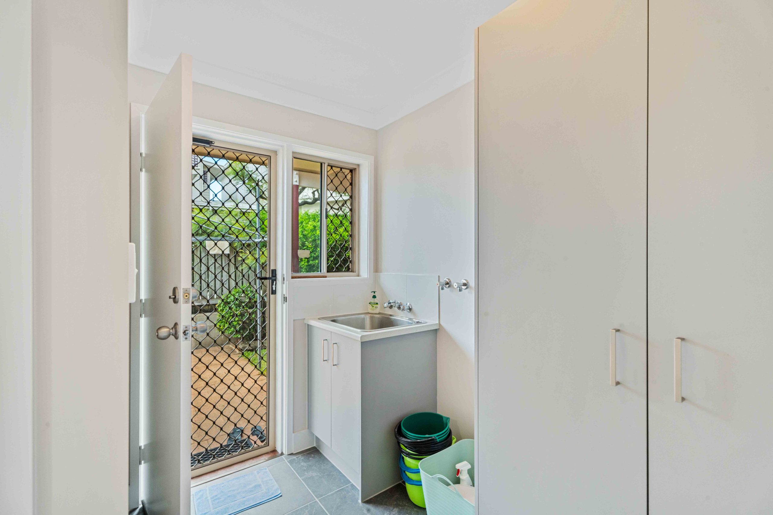 10 Hervey Street, SCARNESS, QLD 4655 AUS