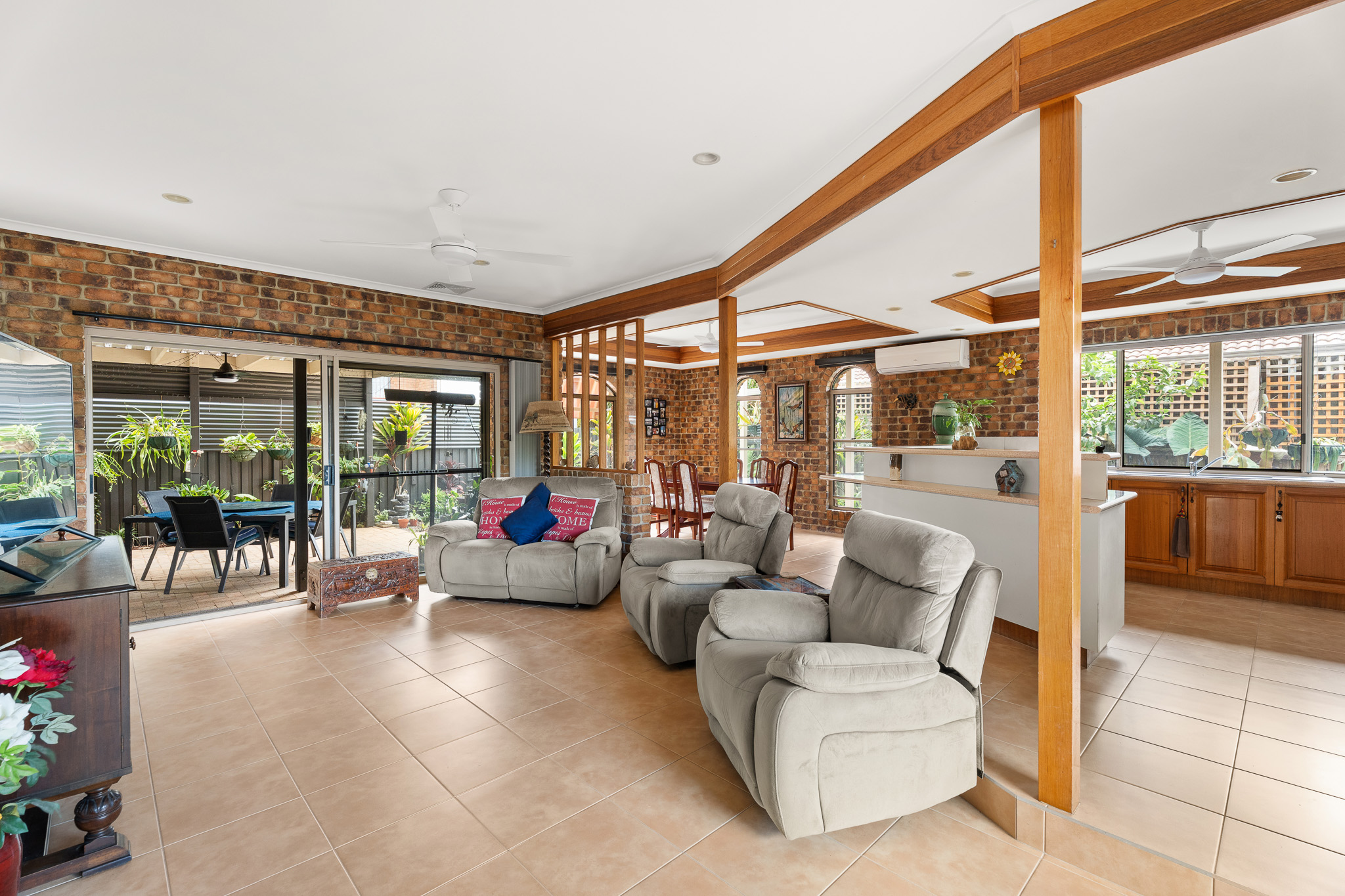 82 Hibiscus Street, URANGAN, QLD 4655 AUS