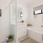 15 Bonavista Way, ELI WATERS, QLD 4655 AUS