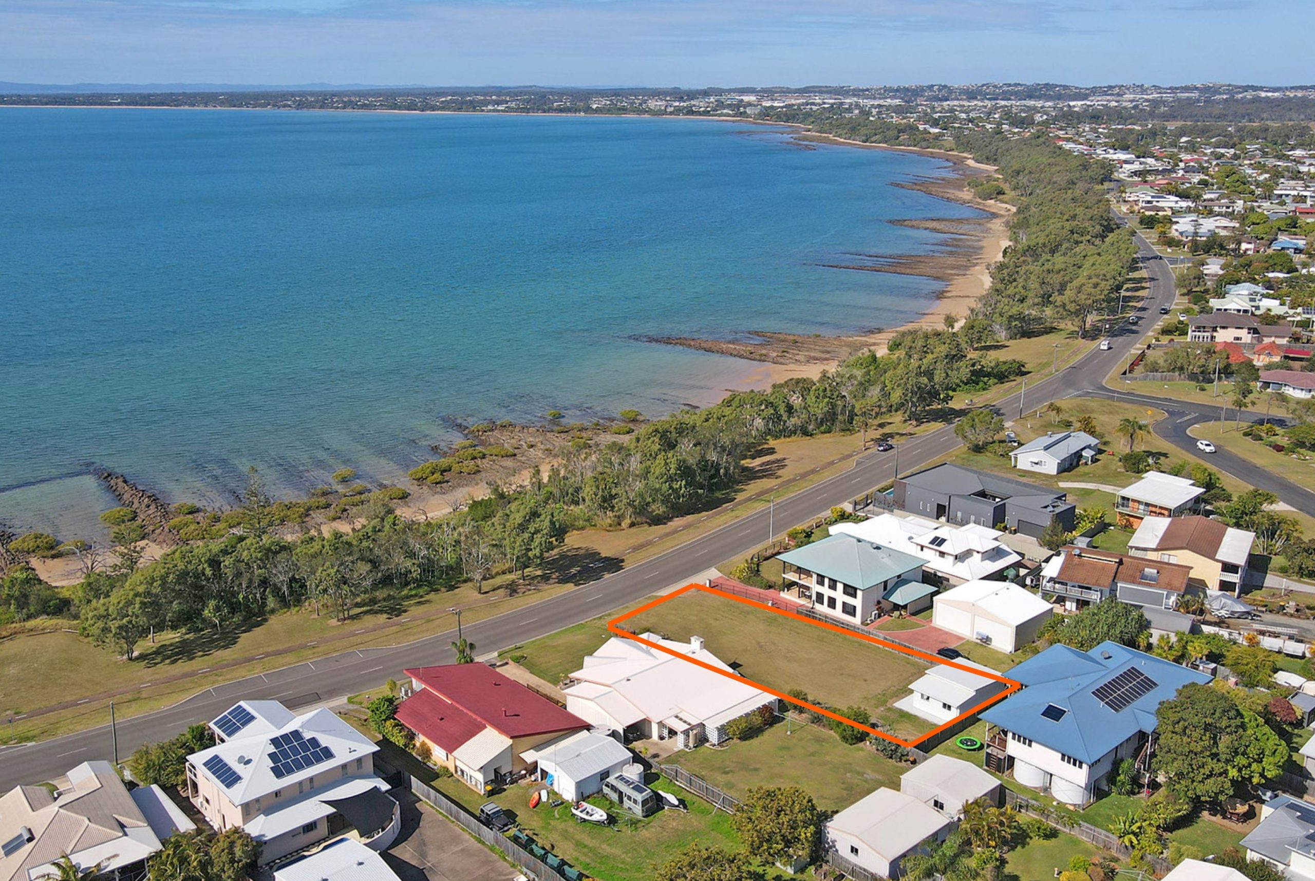 104 Esplanade, POINT VERNON, QLD 4655 AUS
