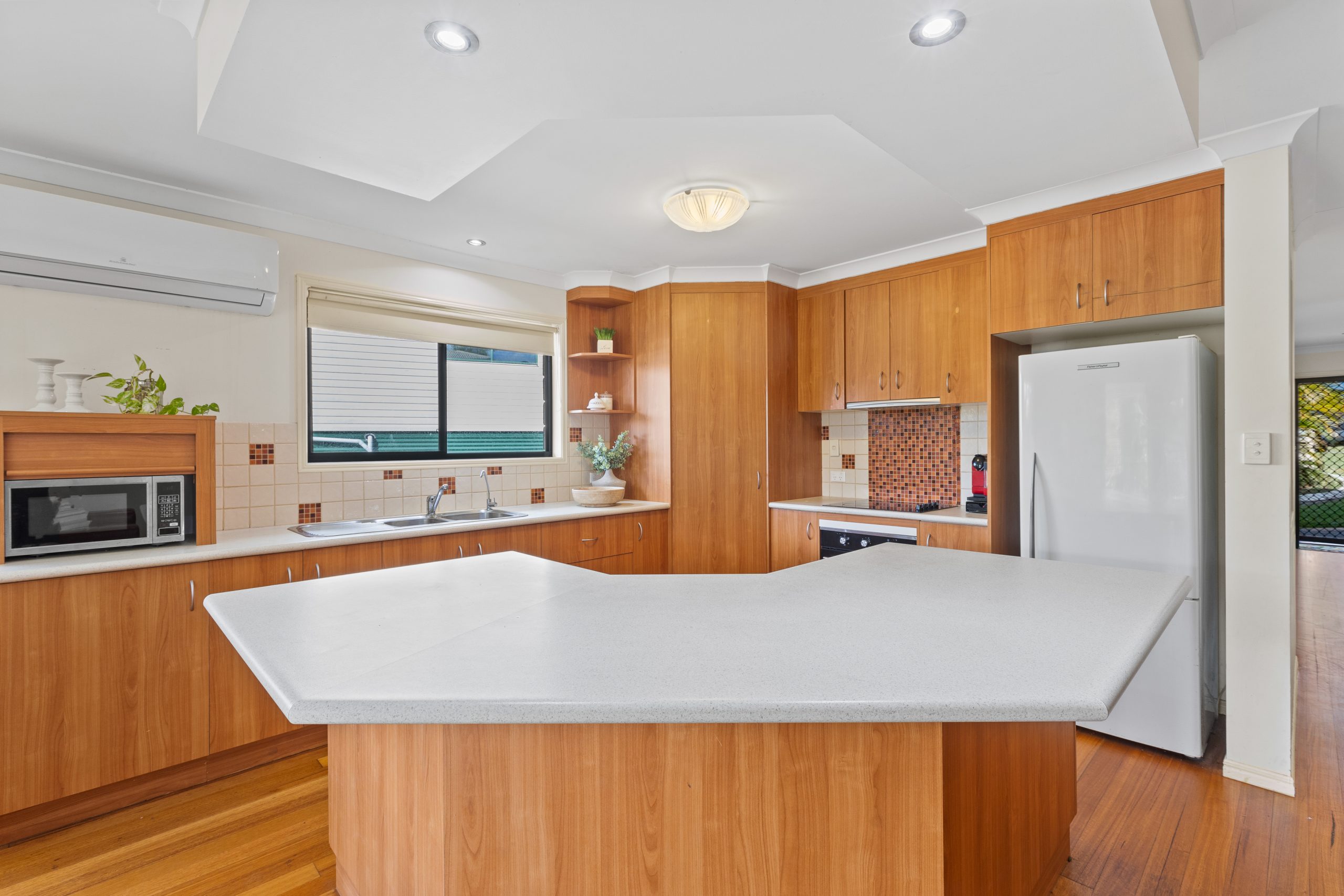 2/54 Julie Anne Street, URRAWEEN, QLD 4655 AUS