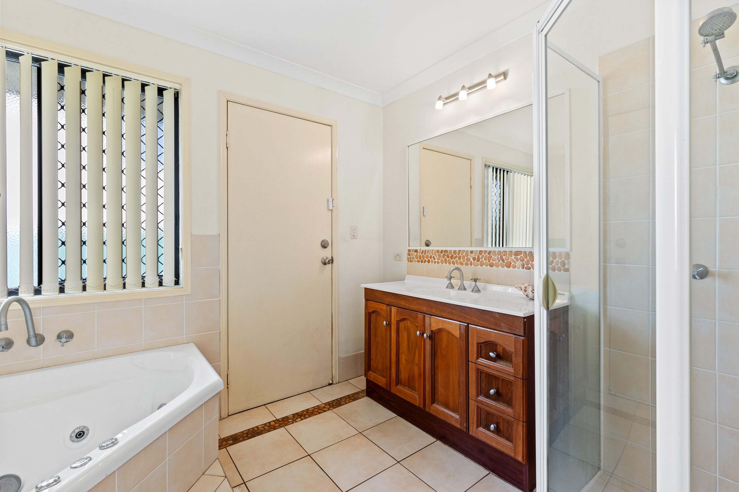 2/54 Julie Anne Street, URRAWEEN, QLD 4655 AUS