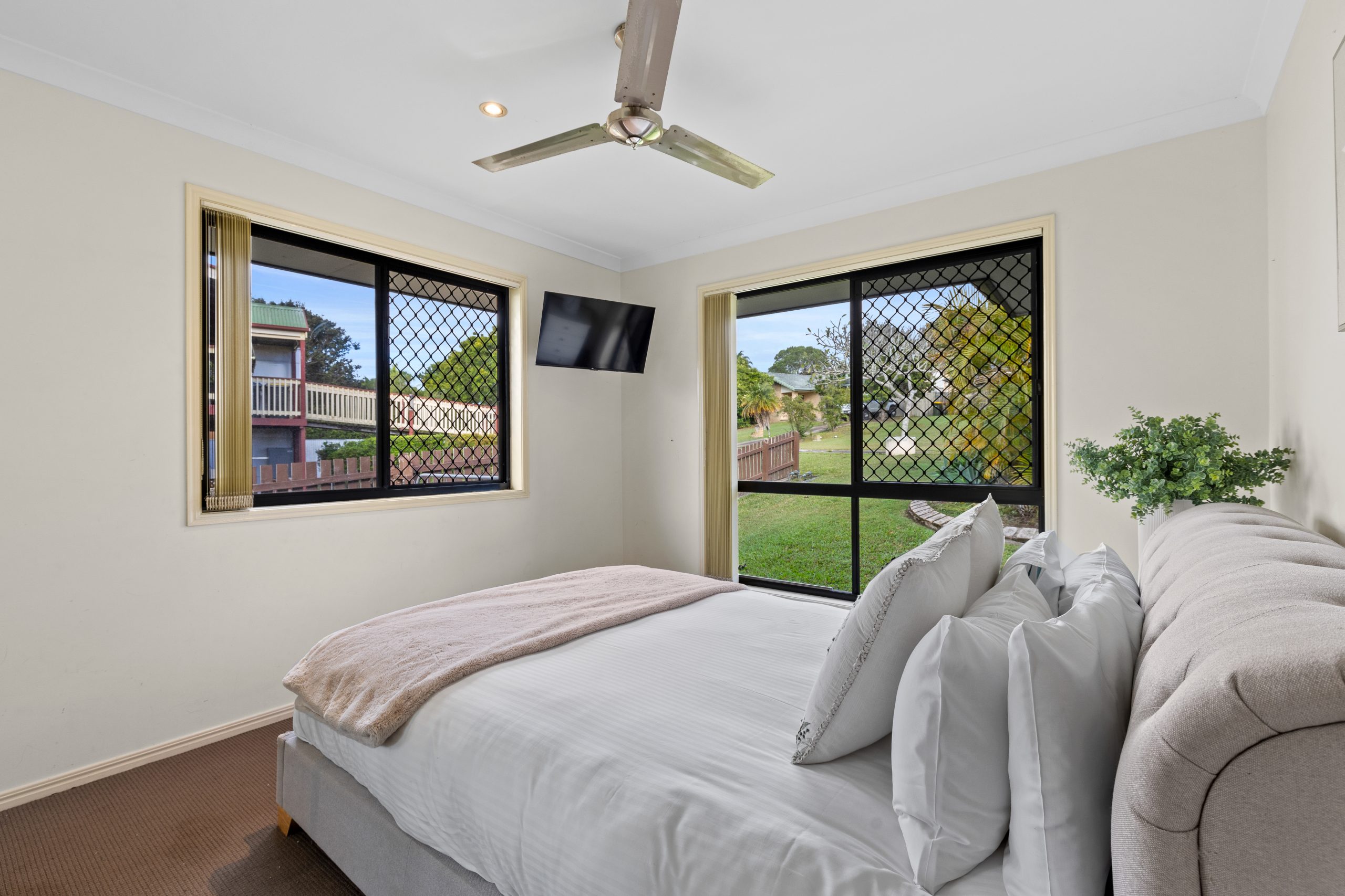 2/54 Julie Anne Street, URRAWEEN, QLD 4655 AUS