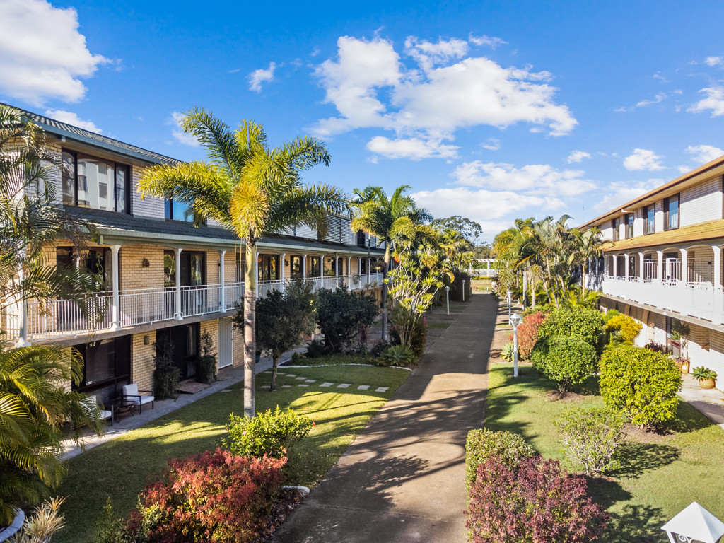 2/54 Freshwater Street, SCARNESS, QLD 4655 AUS