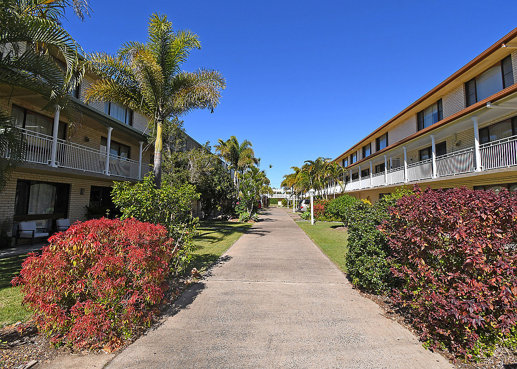 2/54 Freshwater Street, SCARNESS, QLD 4655 AUS