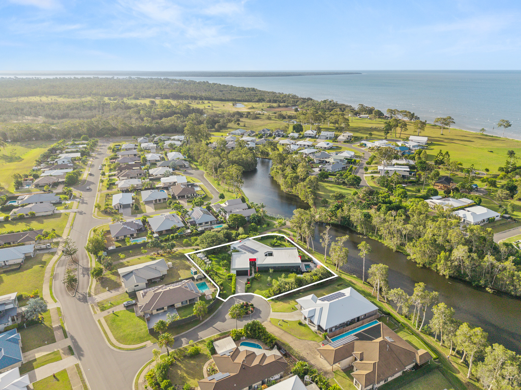 4-6 Jubata Court, BURRUM HEADS, QLD 4659 AUS