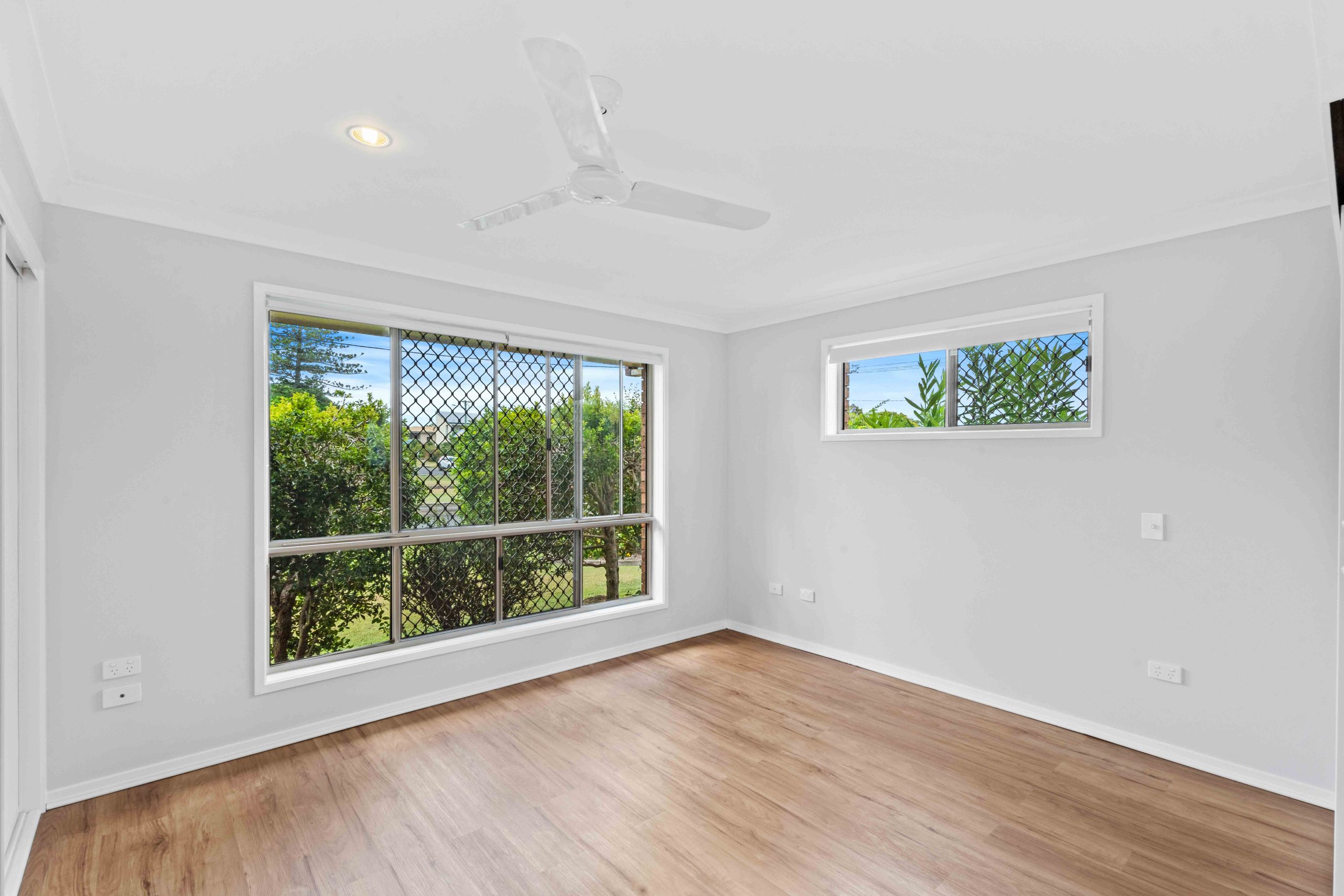 10 Hervey Street, SCARNESS, QLD 4655 AUS