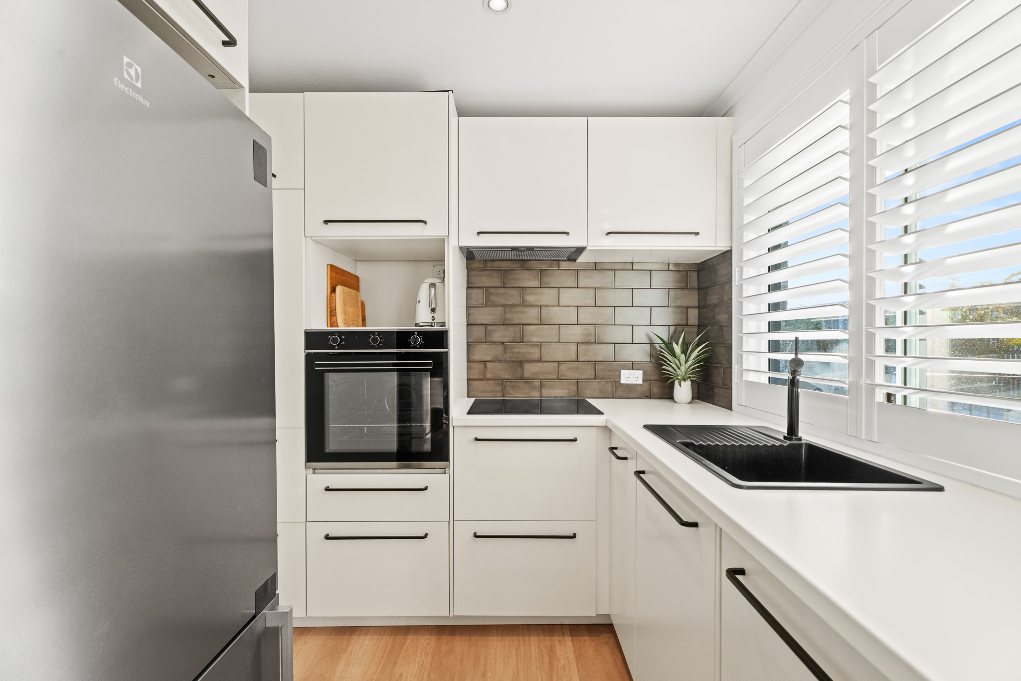11 Lakeside Court, TORQUAY, QLD 4655 AUS