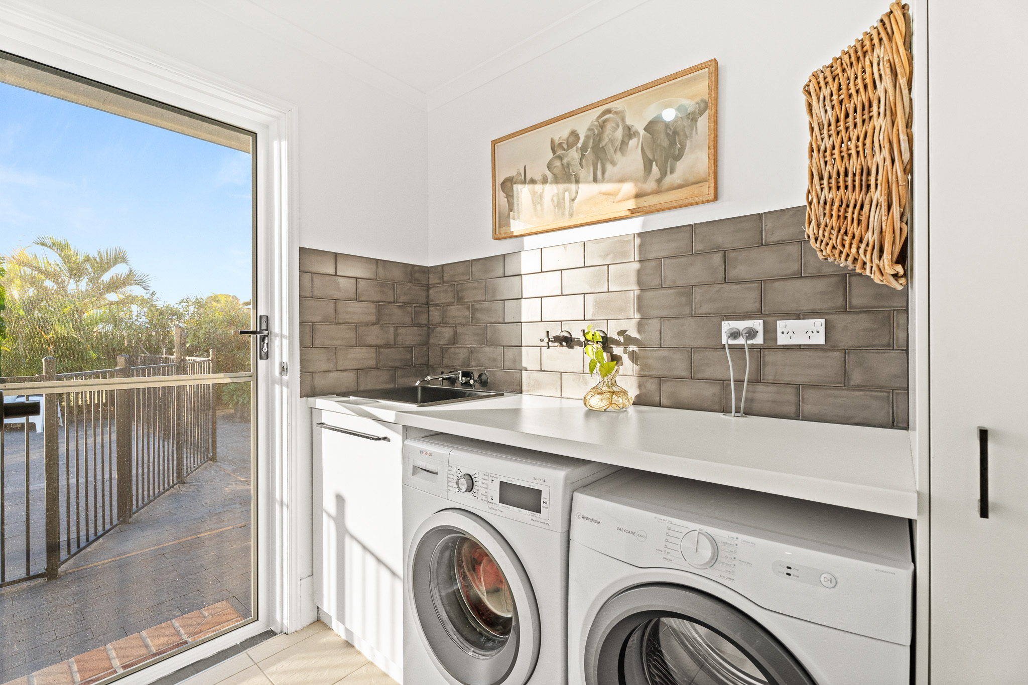 11 Lakeside Court, TORQUAY, QLD 4655 AUS
