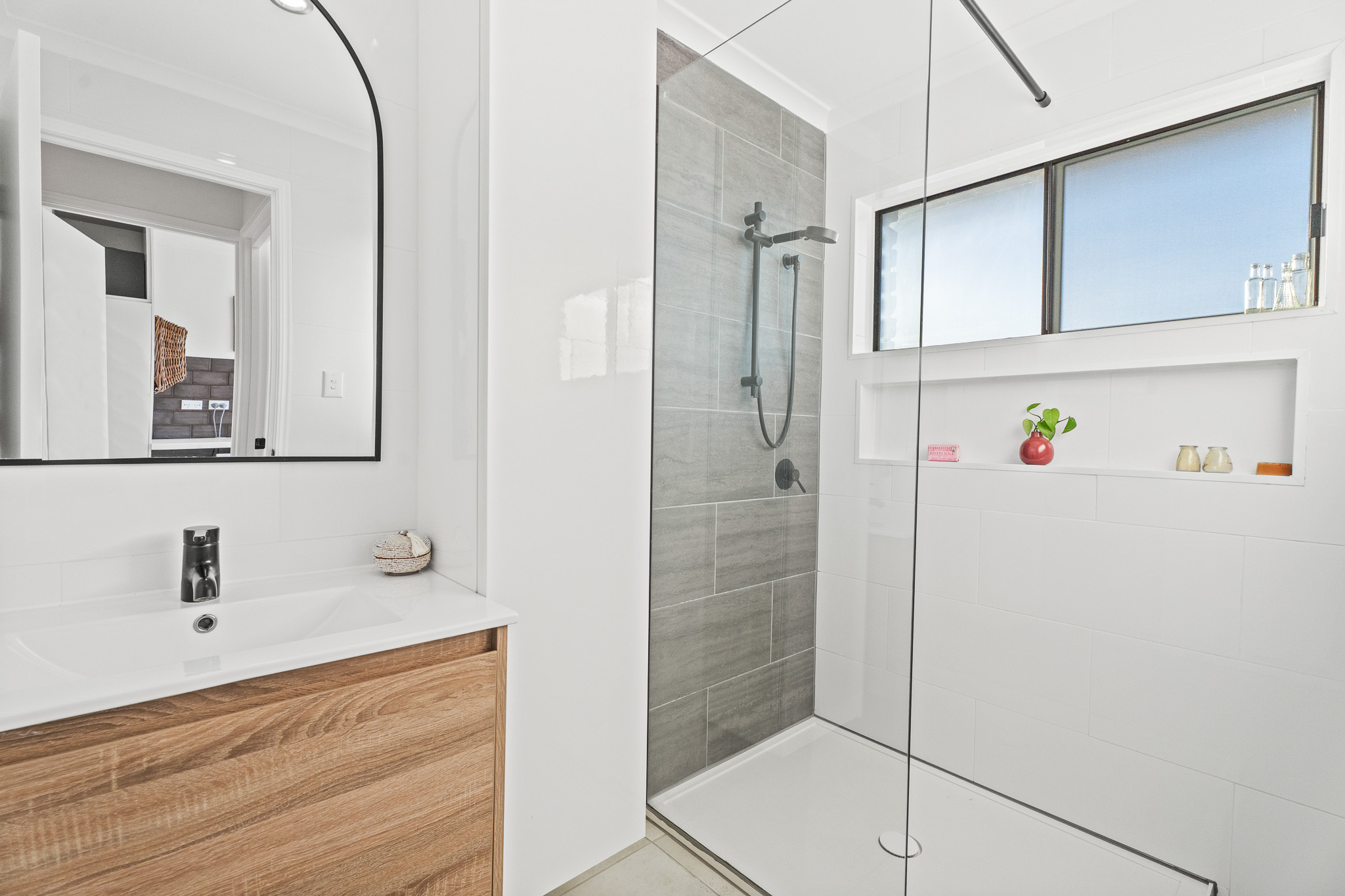 11 Lakeside Court, TORQUAY, QLD 4655 AUS