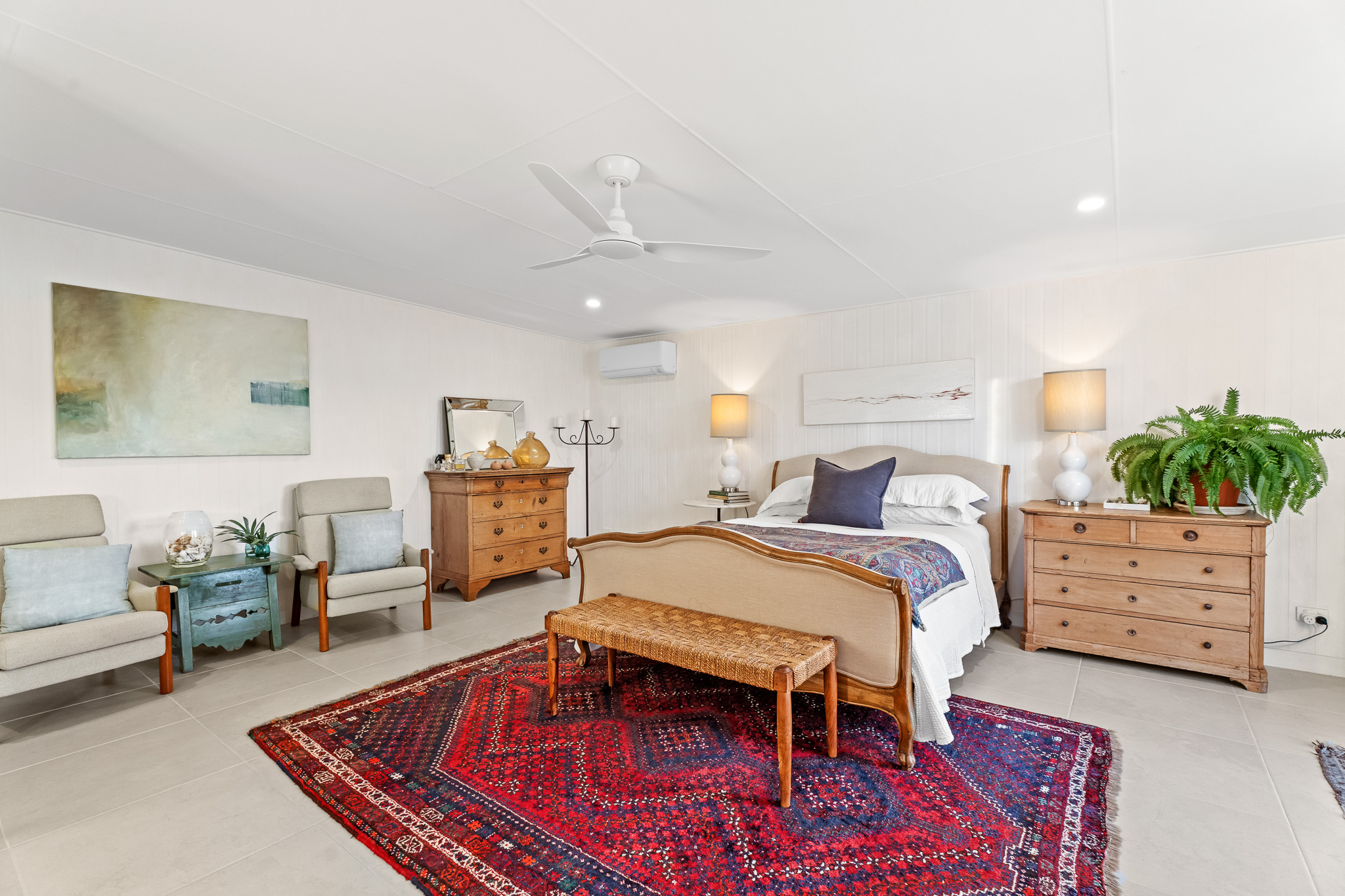 11 Lakeside Court, TORQUAY, QLD 4655 AUS