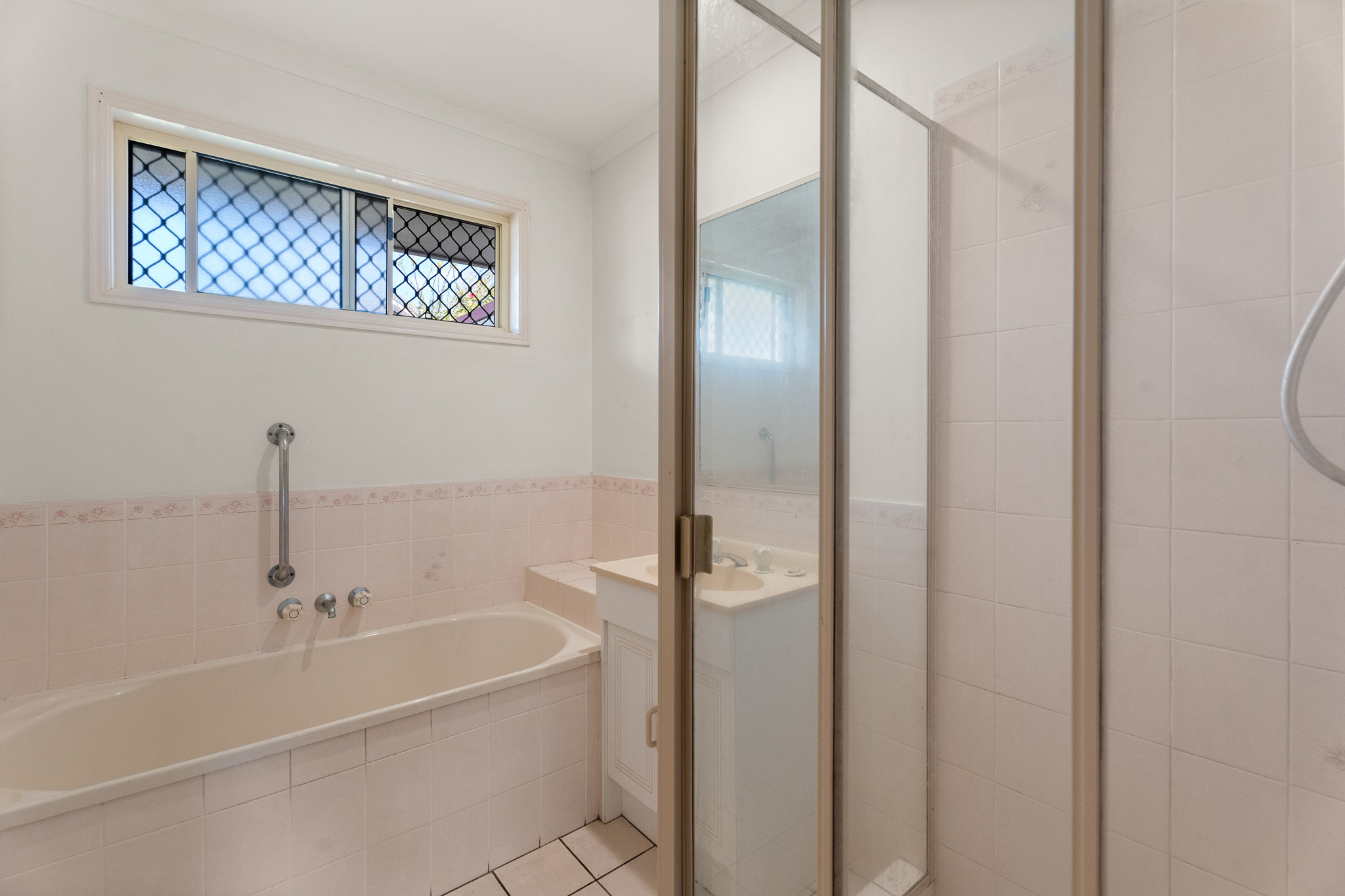 2 Archer Drive, POINT VERNON, QLD 4655 AUS