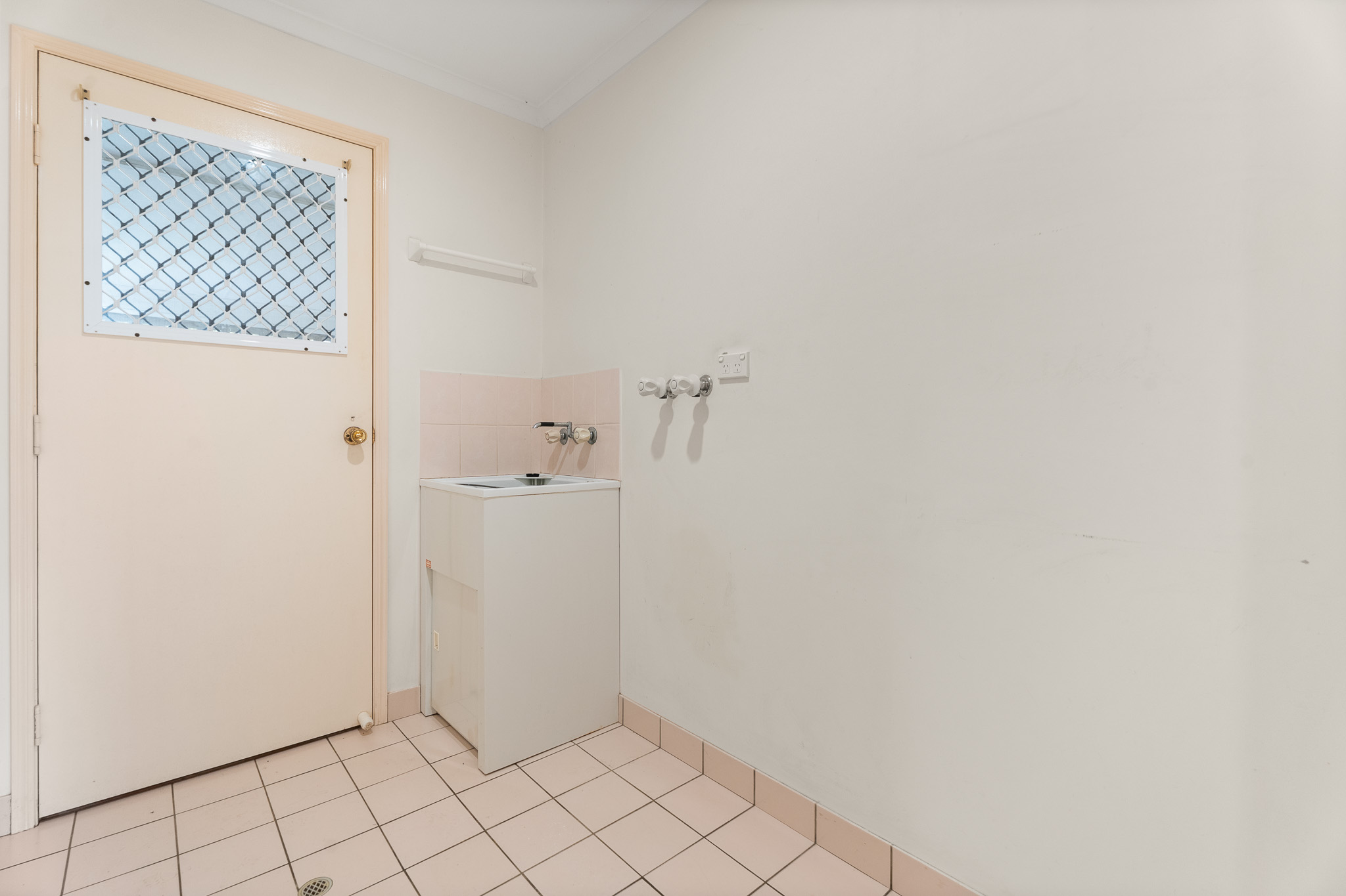 2 Archer Drive, POINT VERNON, QLD 4655 AUS