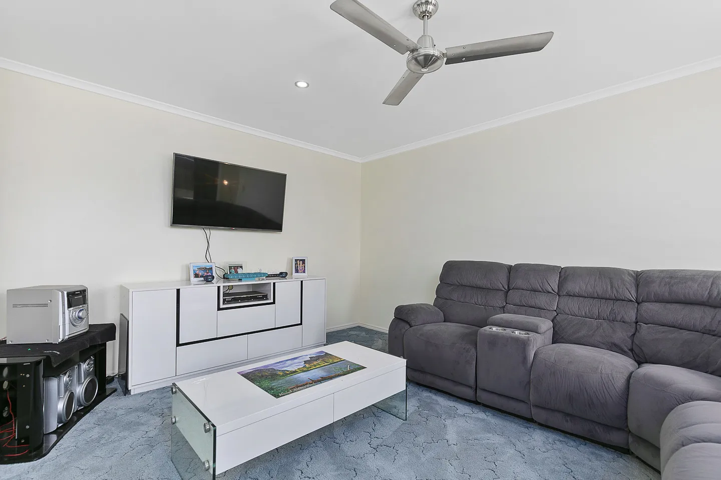 10 Corella Street, KAWUNGAN, QLD 4655 AUS