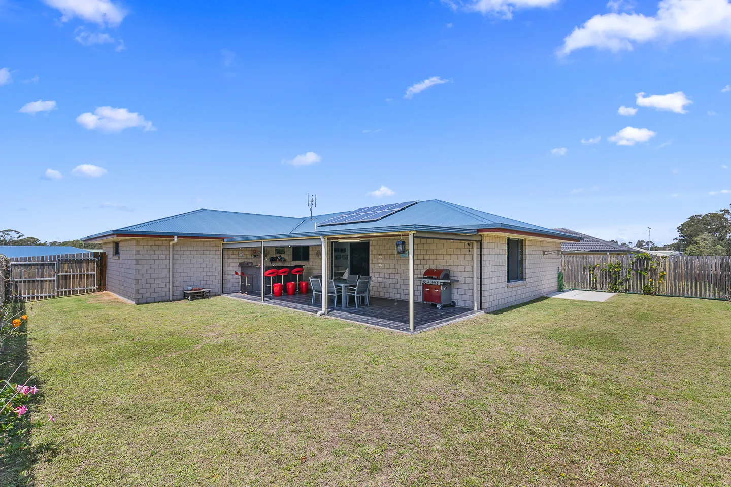 10 Corella Street, KAWUNGAN, QLD 4655 AUS