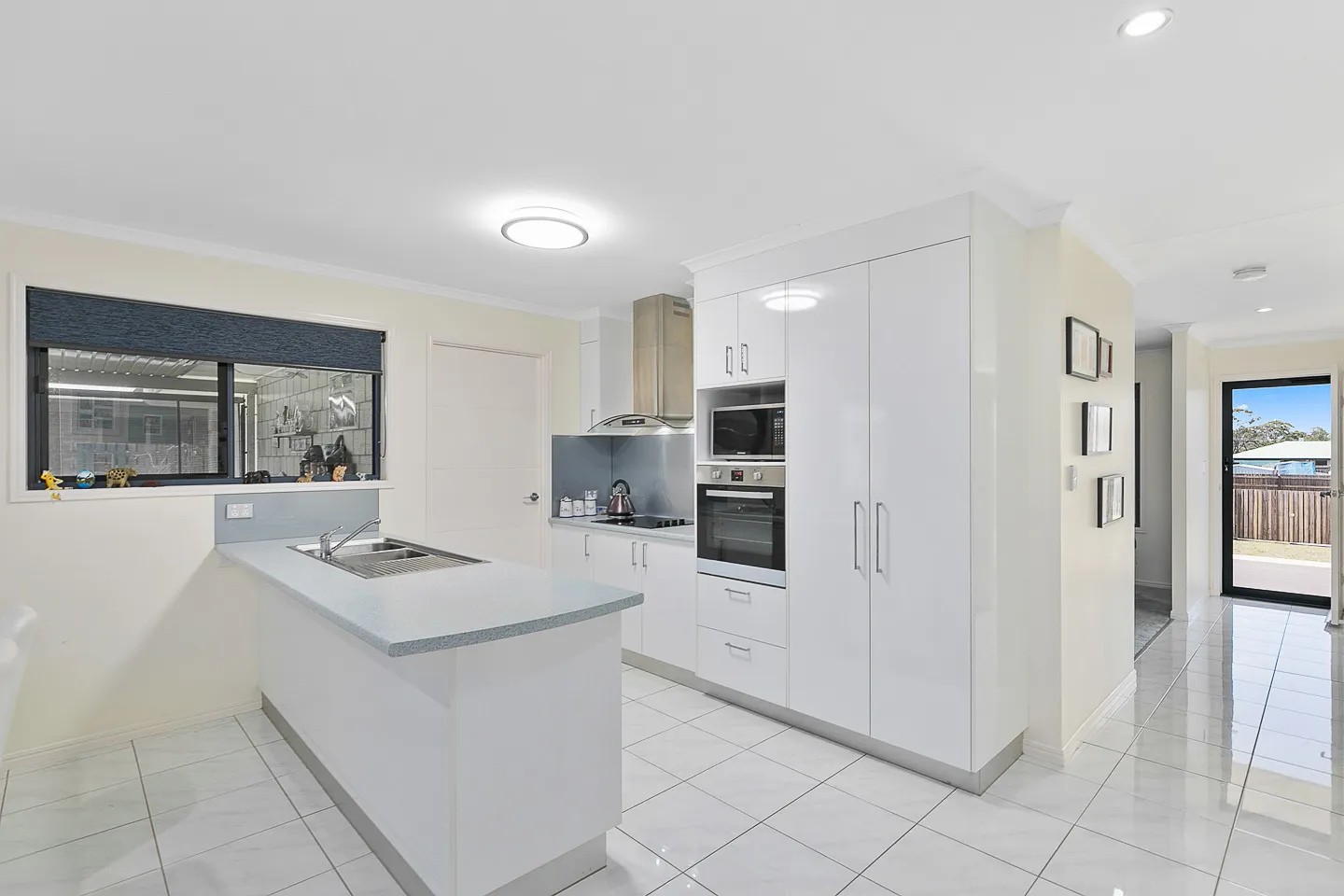 10 Corella Street, KAWUNGAN, QLD 4655 AUS