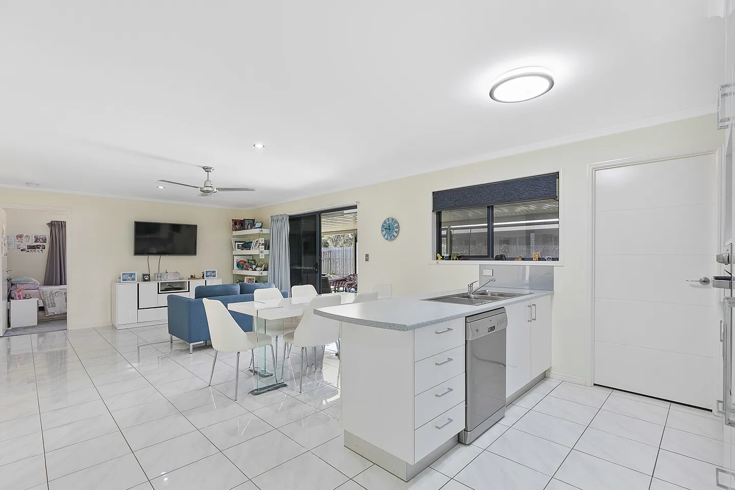 10 Corella Street, KAWUNGAN, QLD 4655 AUS