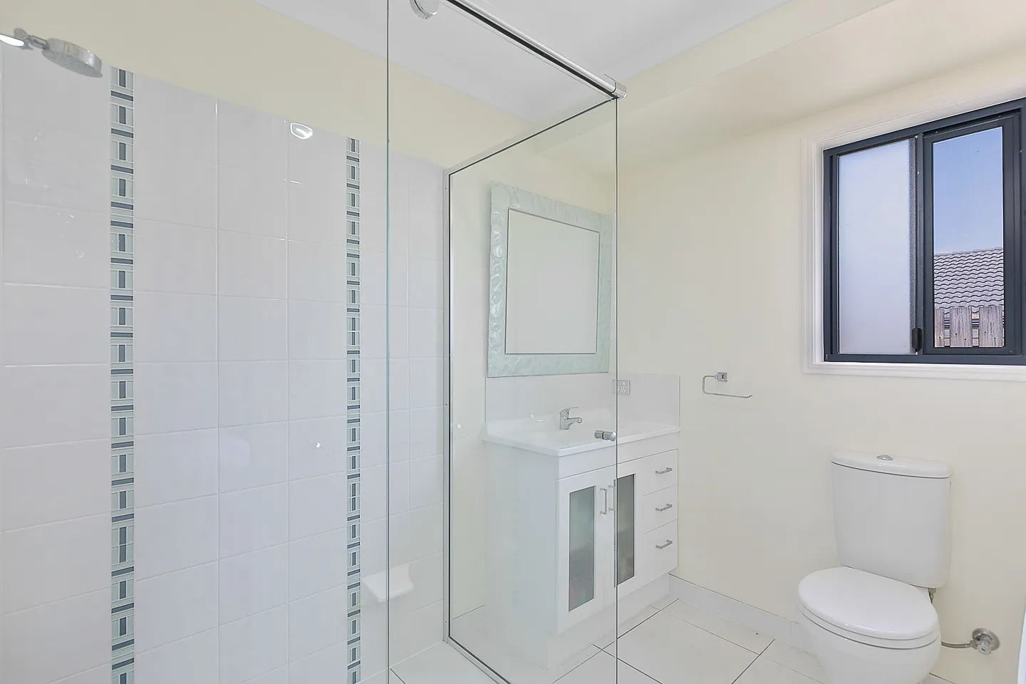 10 Corella Street, KAWUNGAN, QLD 4655 AUS