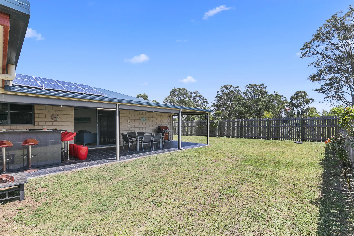 10 Corella Street, KAWUNGAN, QLD 4655 AUS