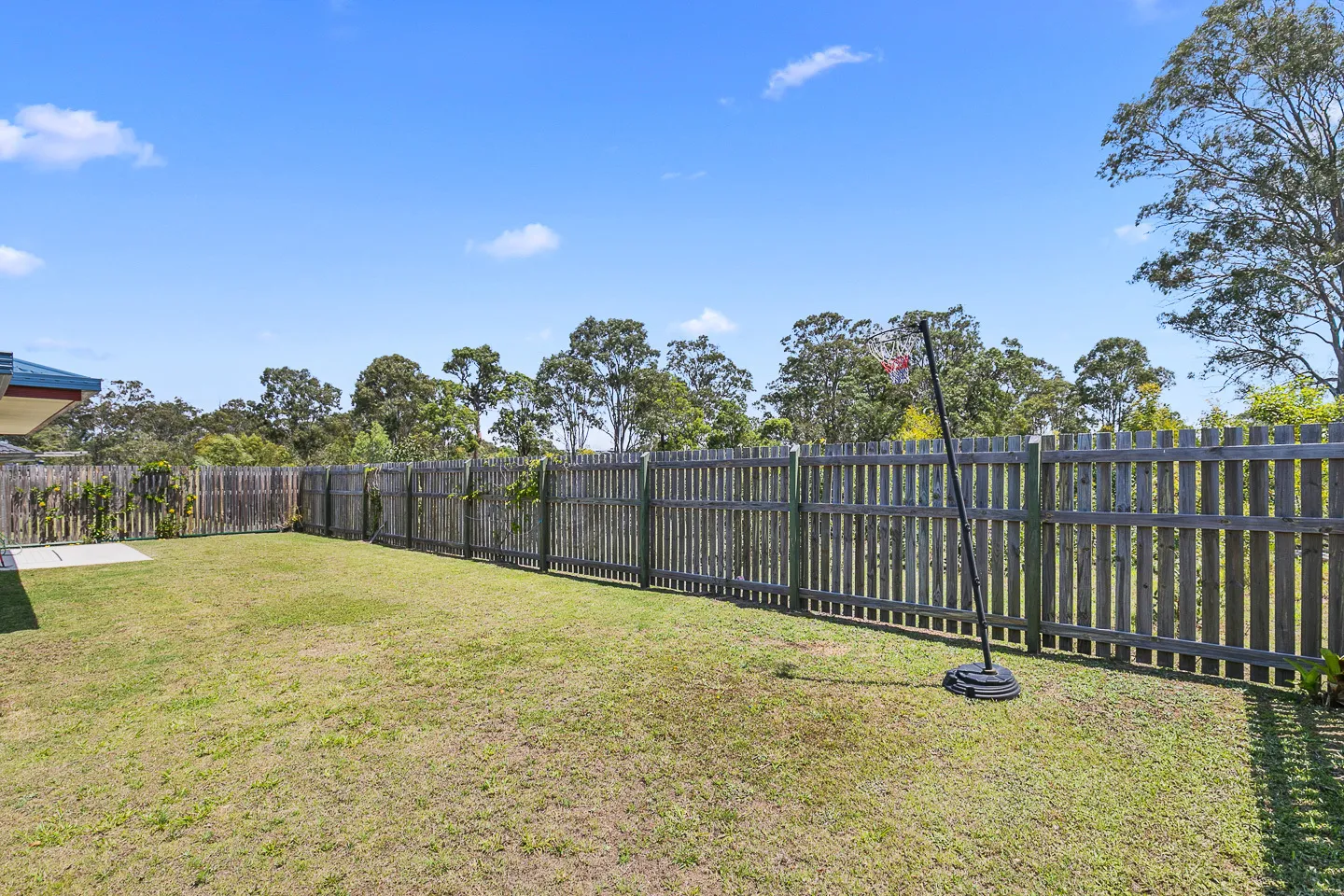 10 Corella Street, KAWUNGAN, QLD 4655 AUS