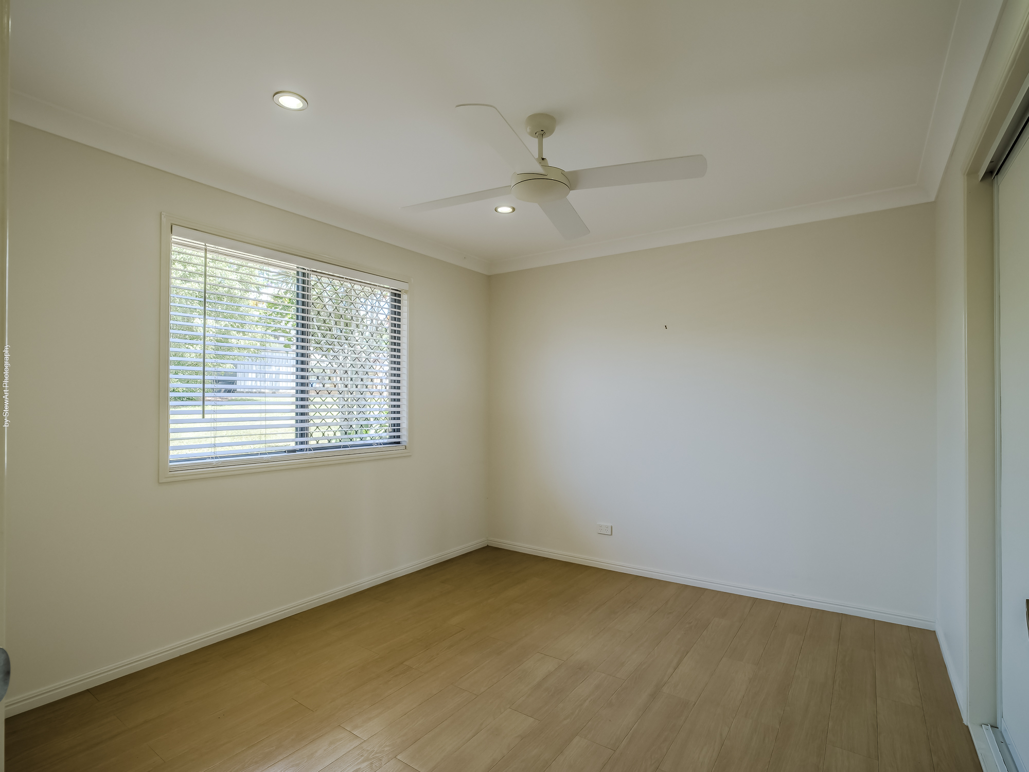33 Talasea Drive, KAWUNGAN, QLD 4655 AUS