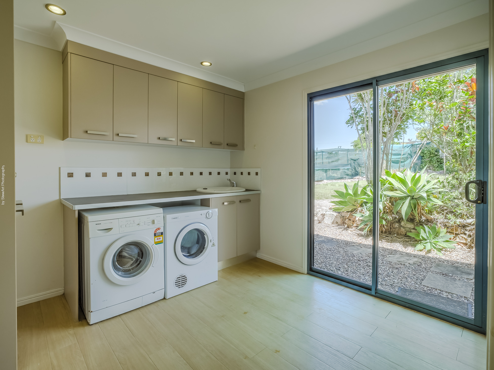 33 Talasea Drive, KAWUNGAN, QLD 4655 AUS