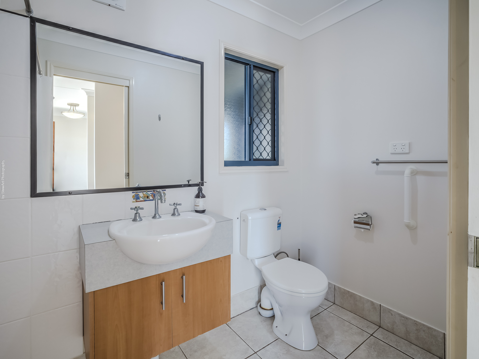 33 Talasea Drive, KAWUNGAN, QLD 4655 AUS