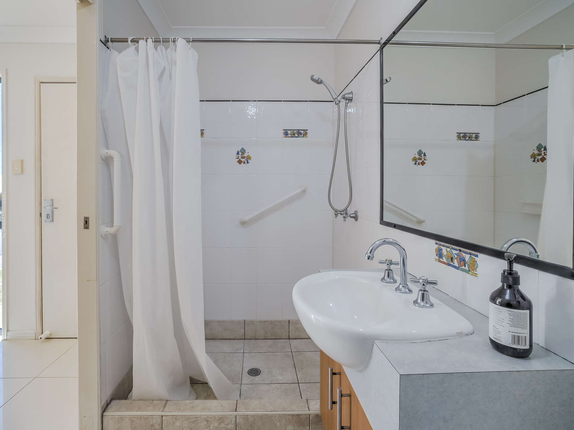33 Talasea Drive, KAWUNGAN, QLD 4655 AUS