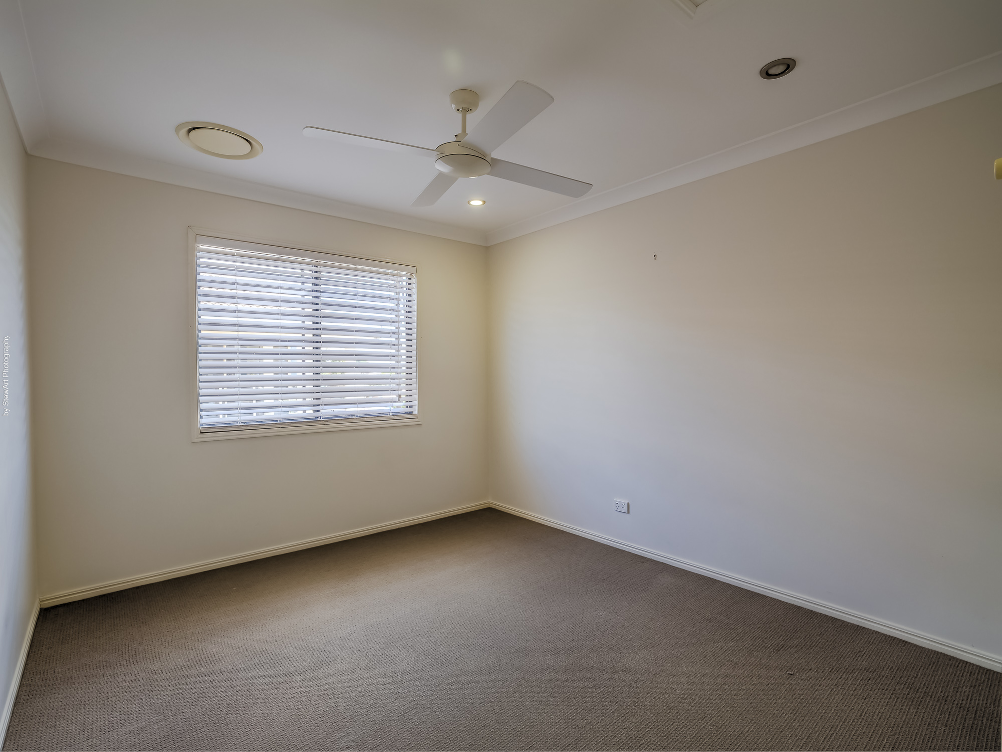 33 Talasea Drive, KAWUNGAN, QLD 4655 AUS