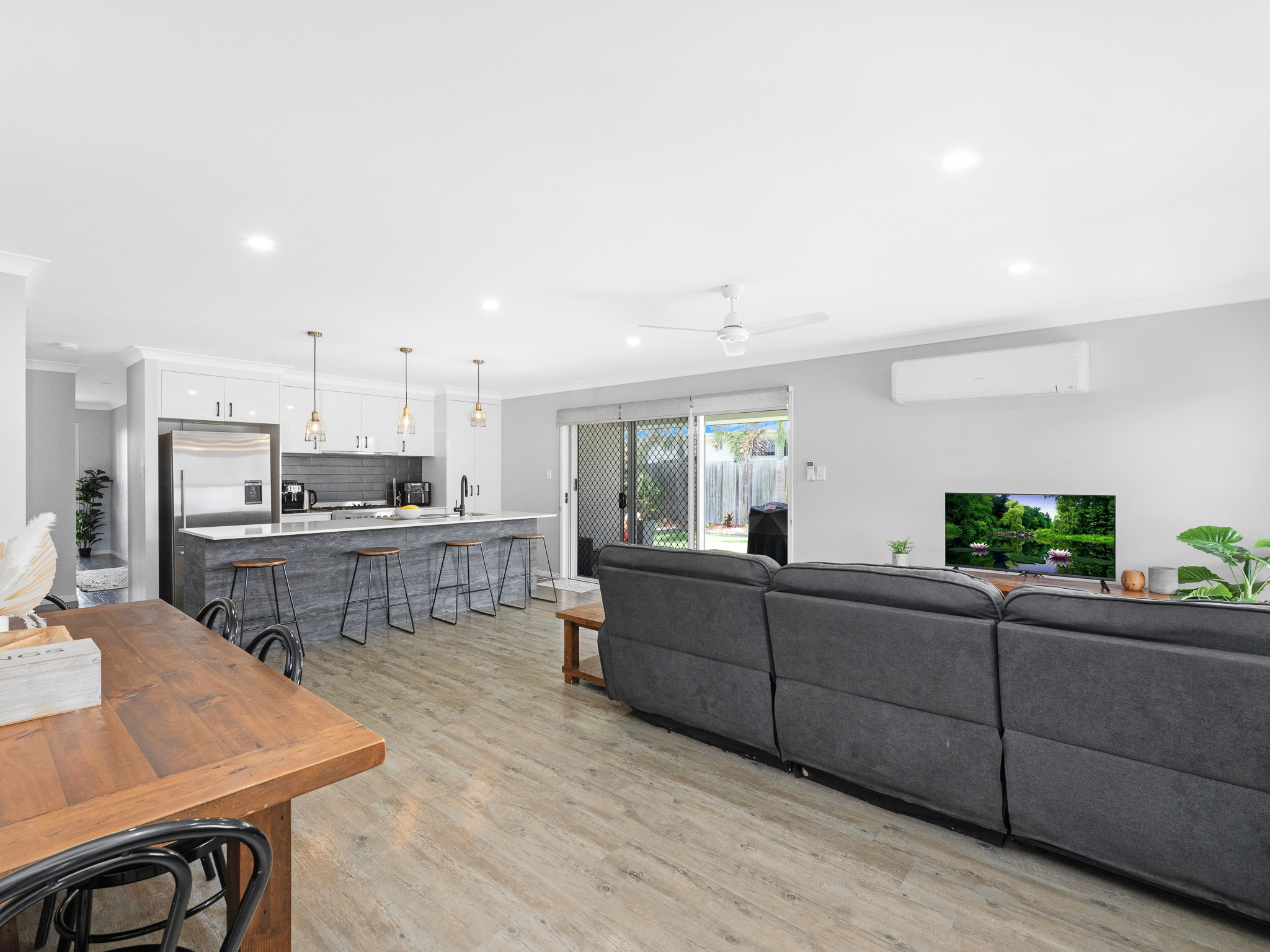 15 Empire Circuit, DUNDOWRAN, QLD 4655 AUS