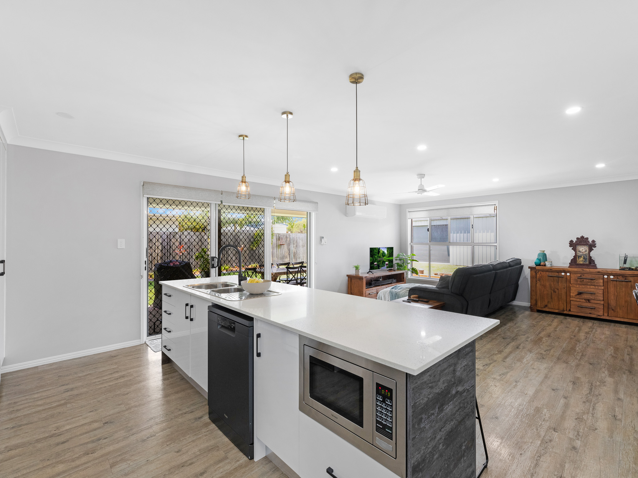 15 Empire Circuit, DUNDOWRAN, QLD 4655 AUS
