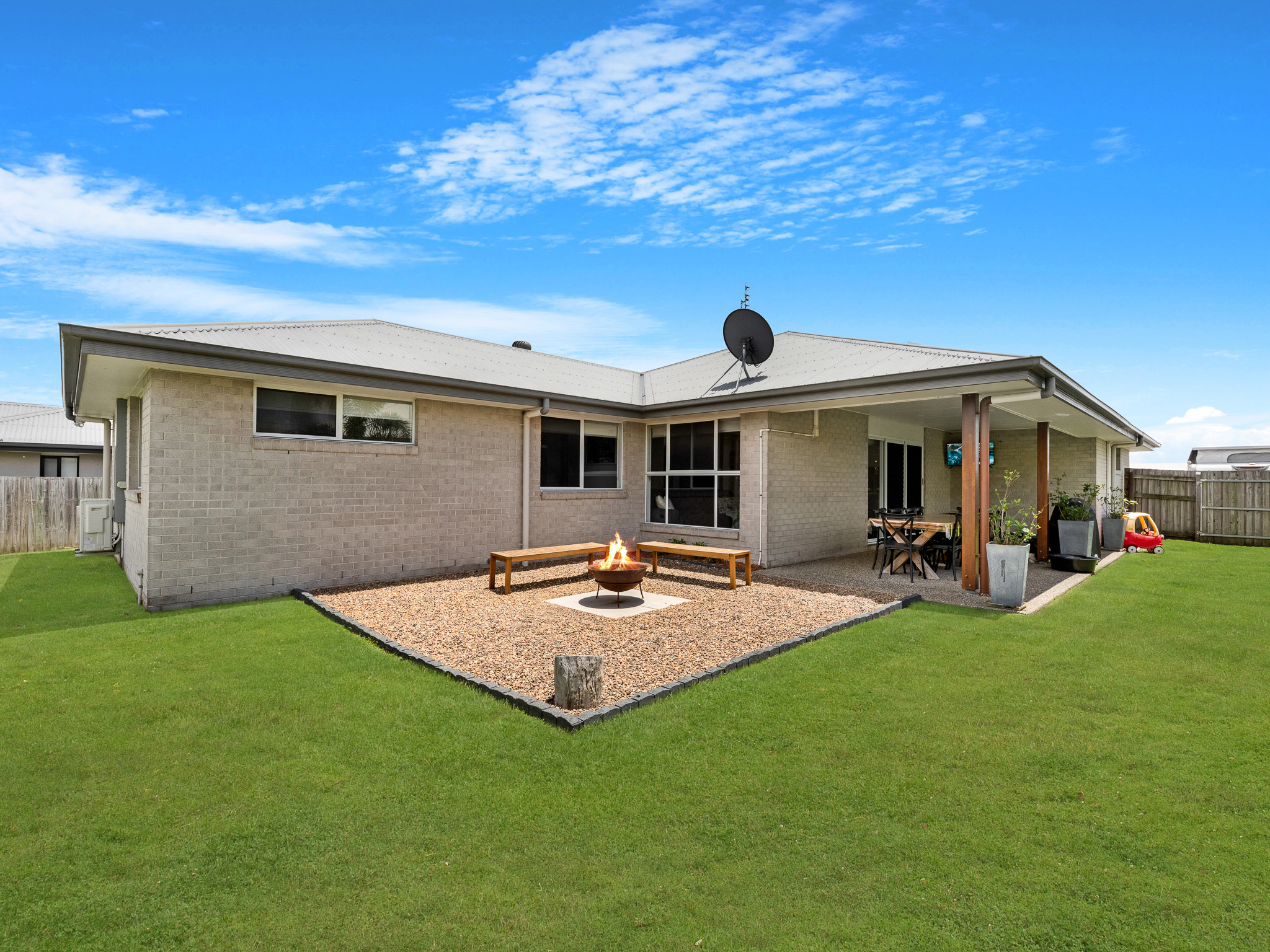 15 Empire Circuit, DUNDOWRAN, QLD 4655 AUS