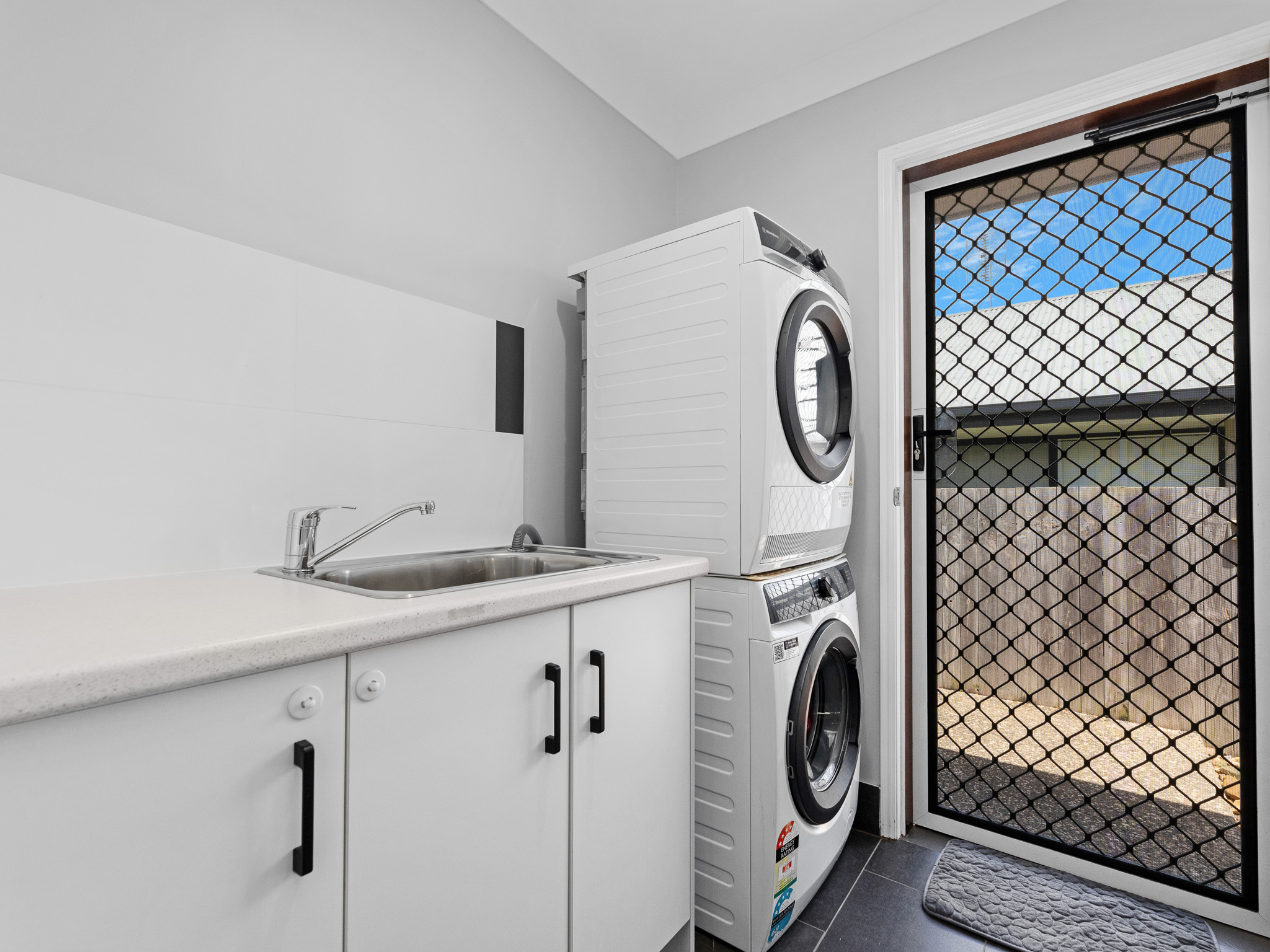 15 Empire Circuit, DUNDOWRAN, QLD 4655 AUS
