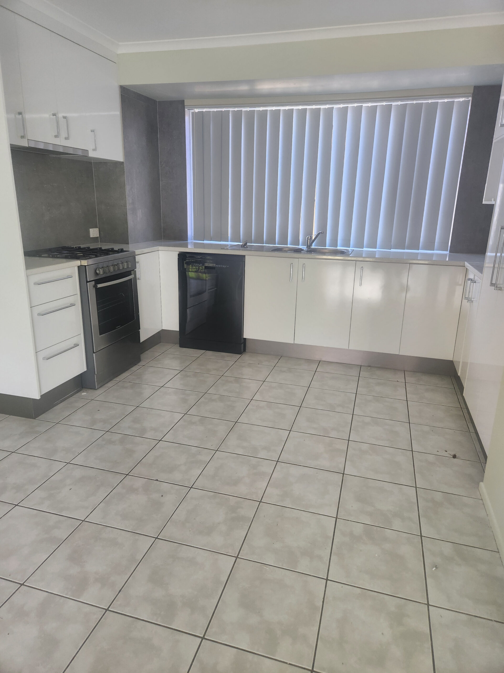 25 Vicki Parade, TORQUAY, QLD 4655 AUS