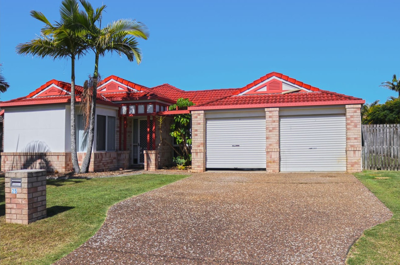 25 Vicki Parade, TORQUAY, QLD 4655 AUS