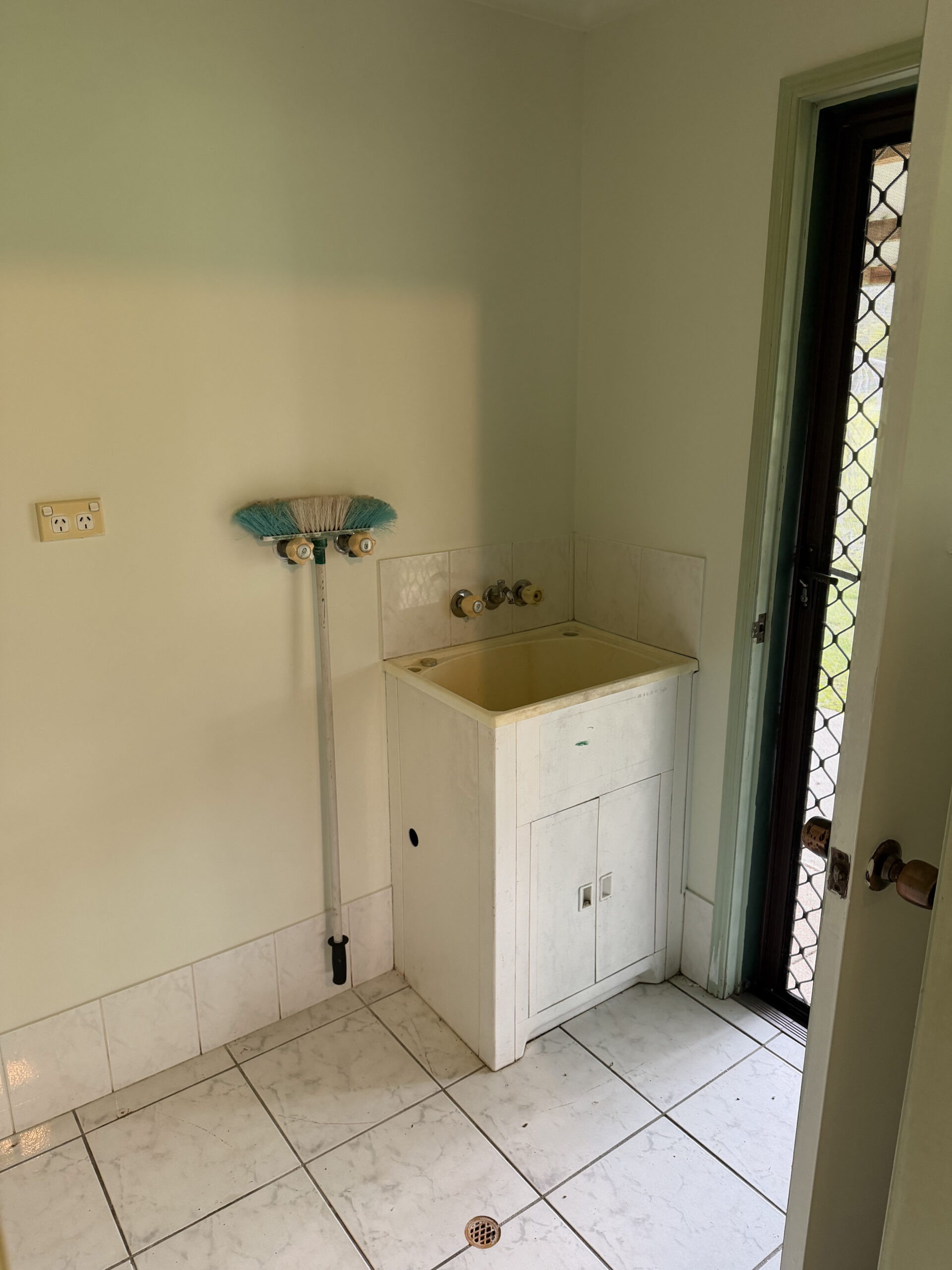 33 Shore Road West, BOORAL, QLD 4655 AUS