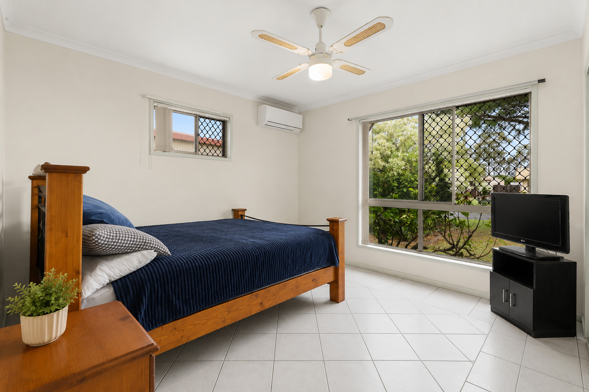41 South Street, URANGAN, QLD 4655 AUS