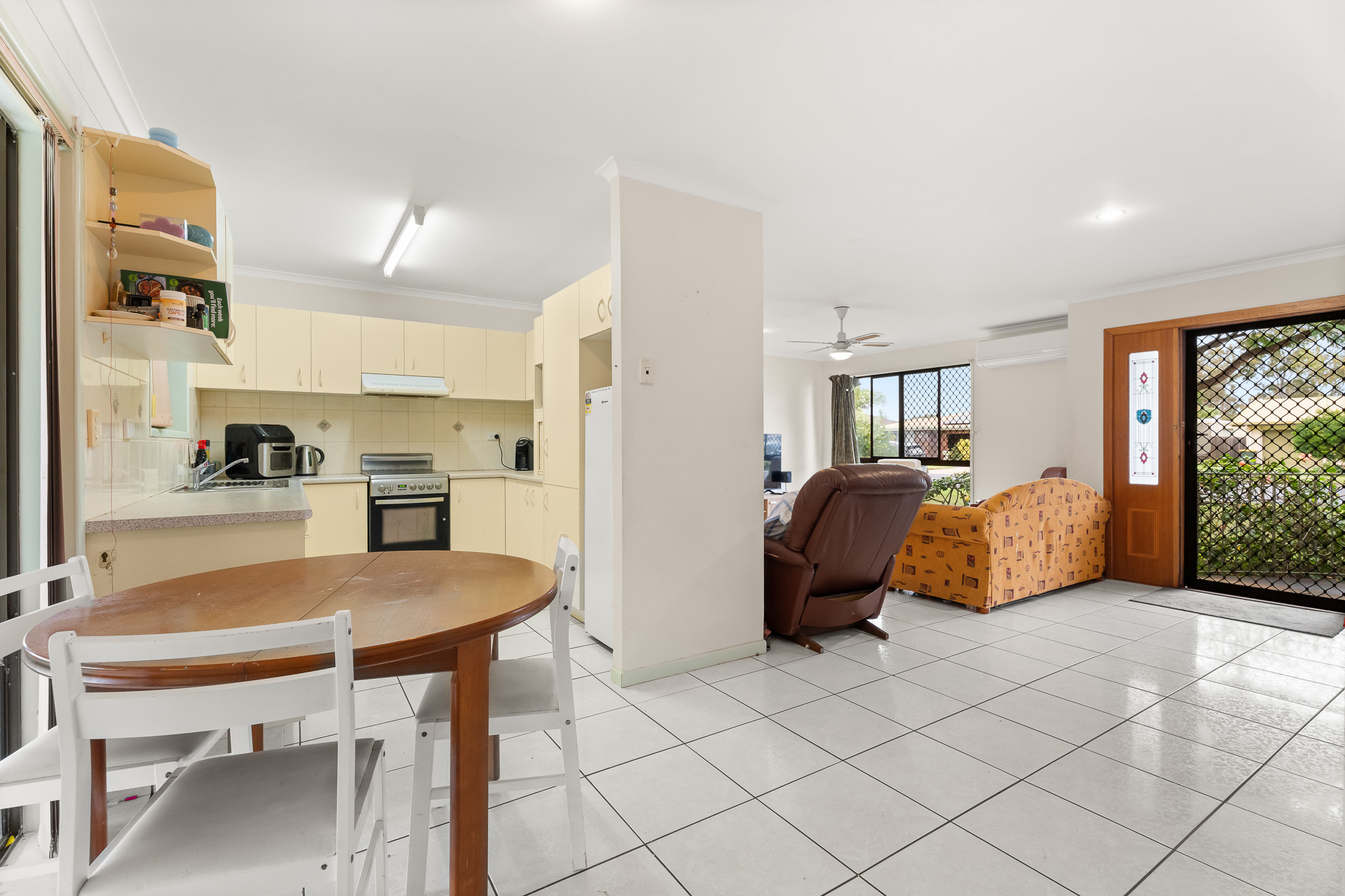 41 South Street, URANGAN, QLD 4655 AUS