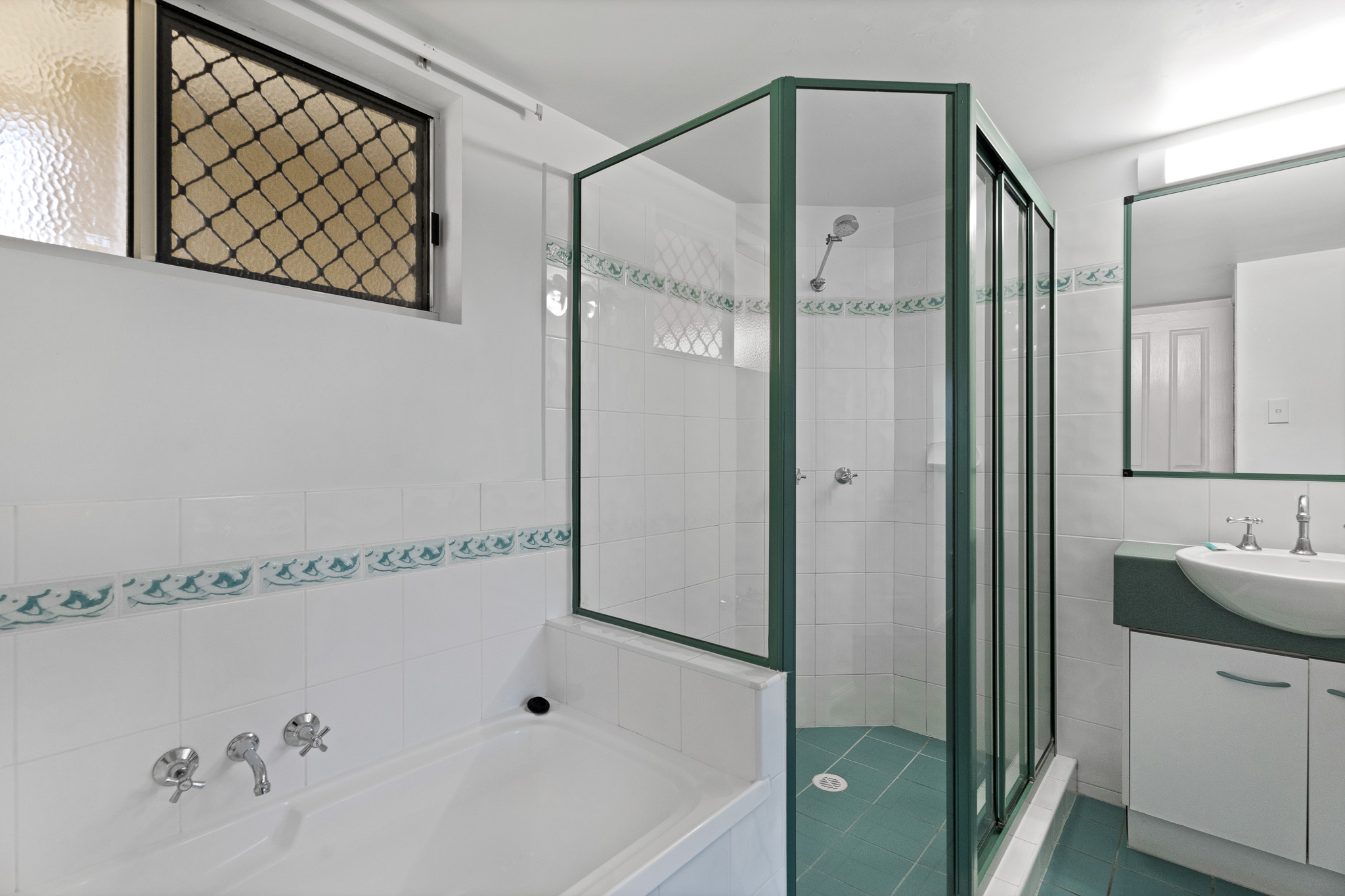 10/496 Esplanade, TORQUAY, QLD 4655 AUS