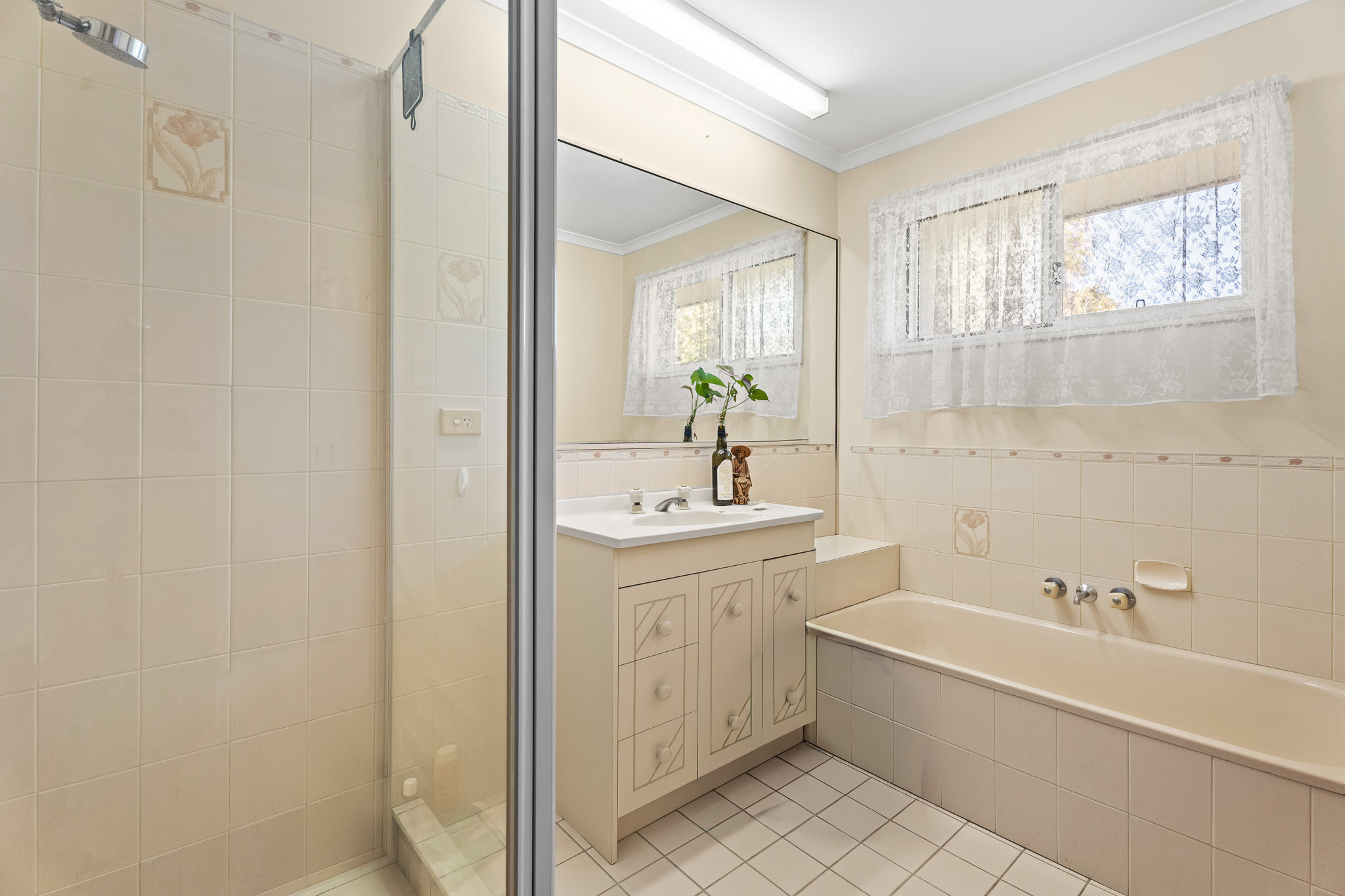 6 Carrie Court, TORQUAY, QLD 4655 AUS