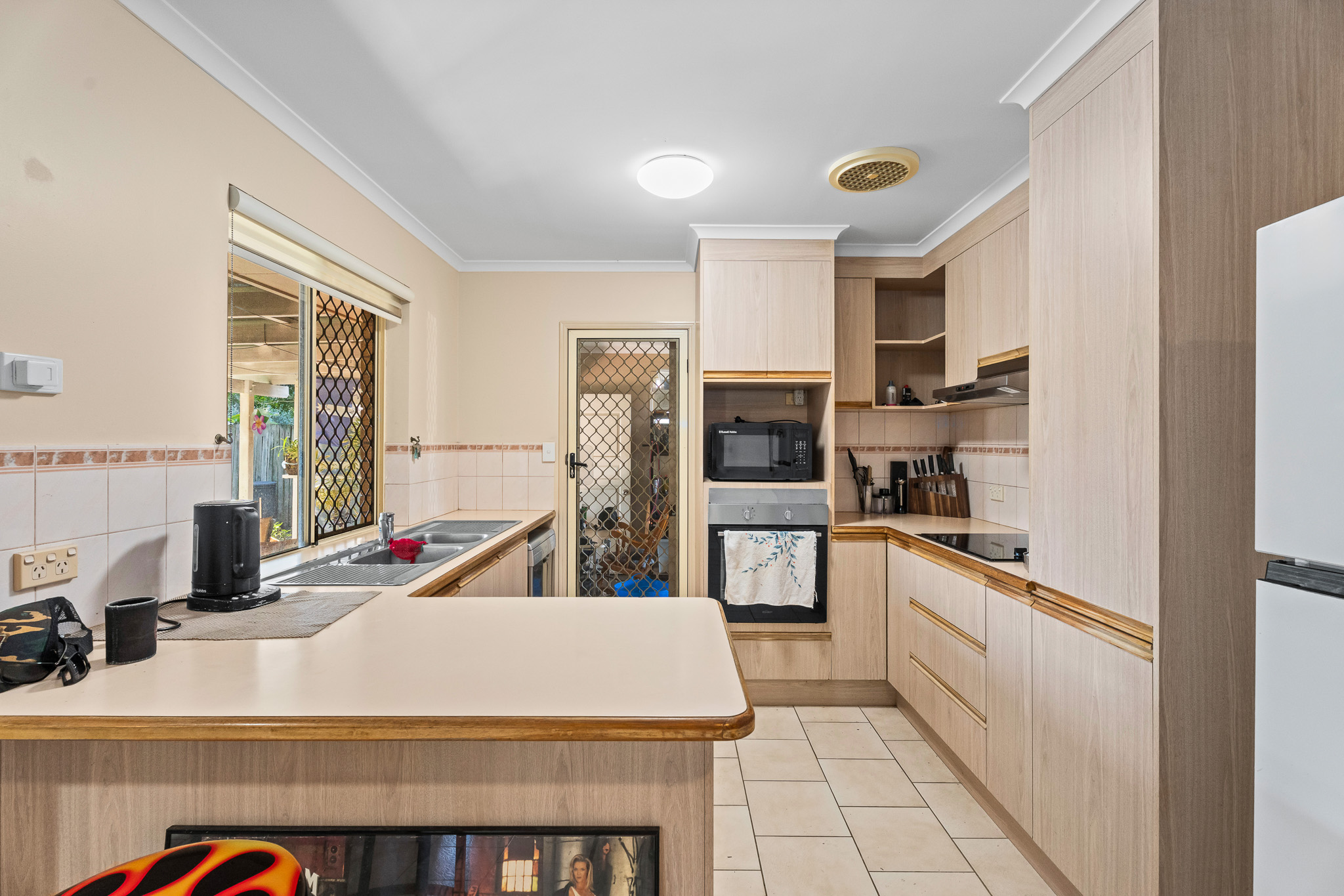 6 Carrie Court, TORQUAY, QLD 4655 AUS
