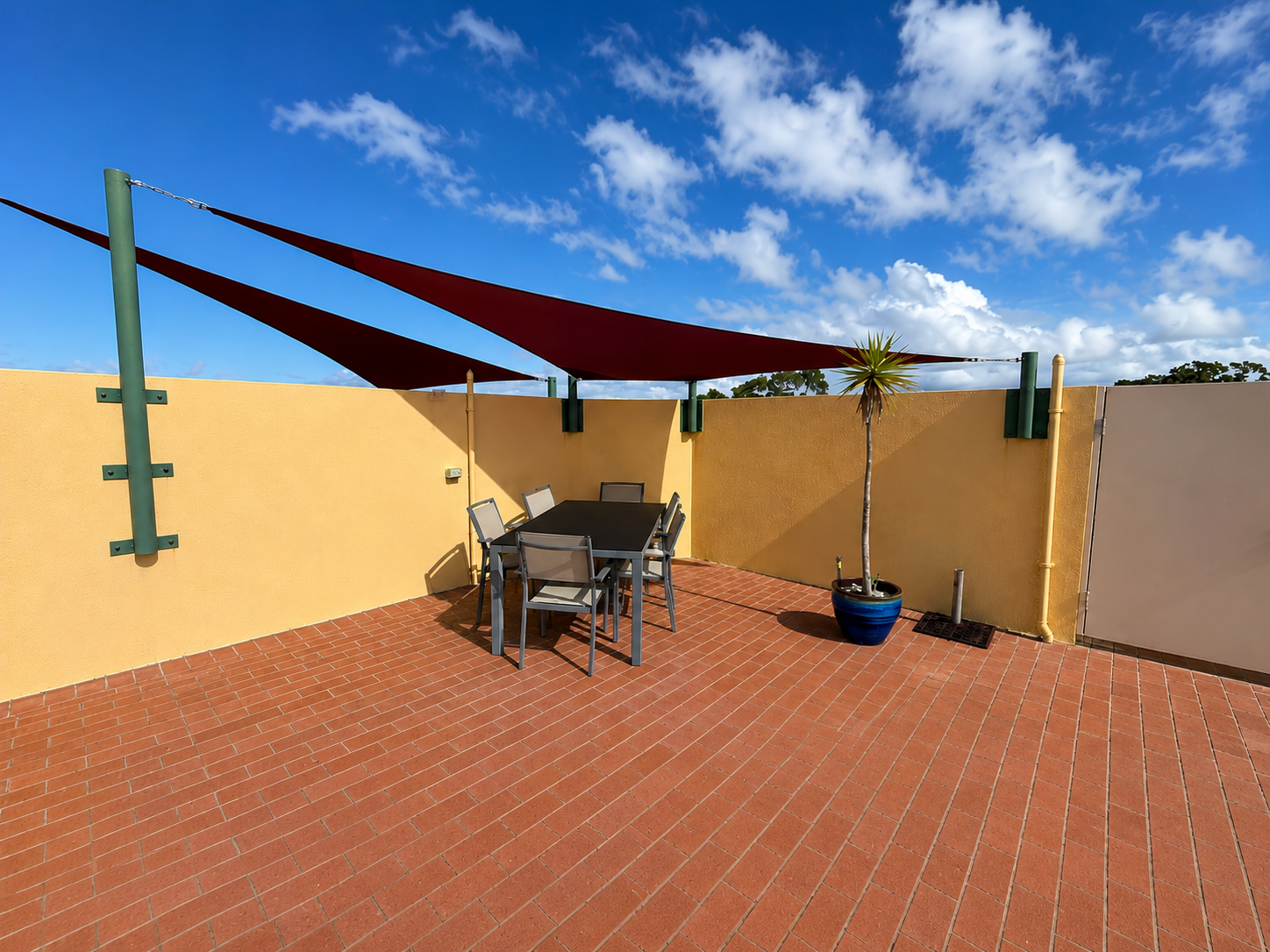 10/496 Esplanade, TORQUAY, QLD 4655 AUS