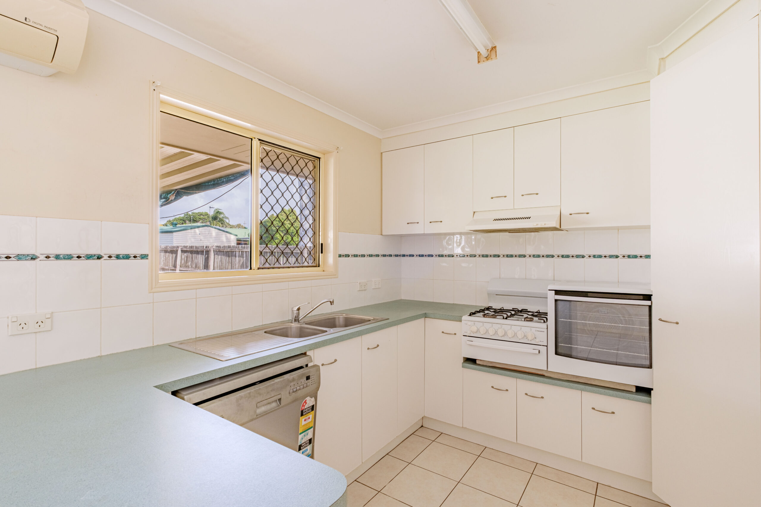 91 Colyton Street, TORQUAY, QLD 4655 AUS