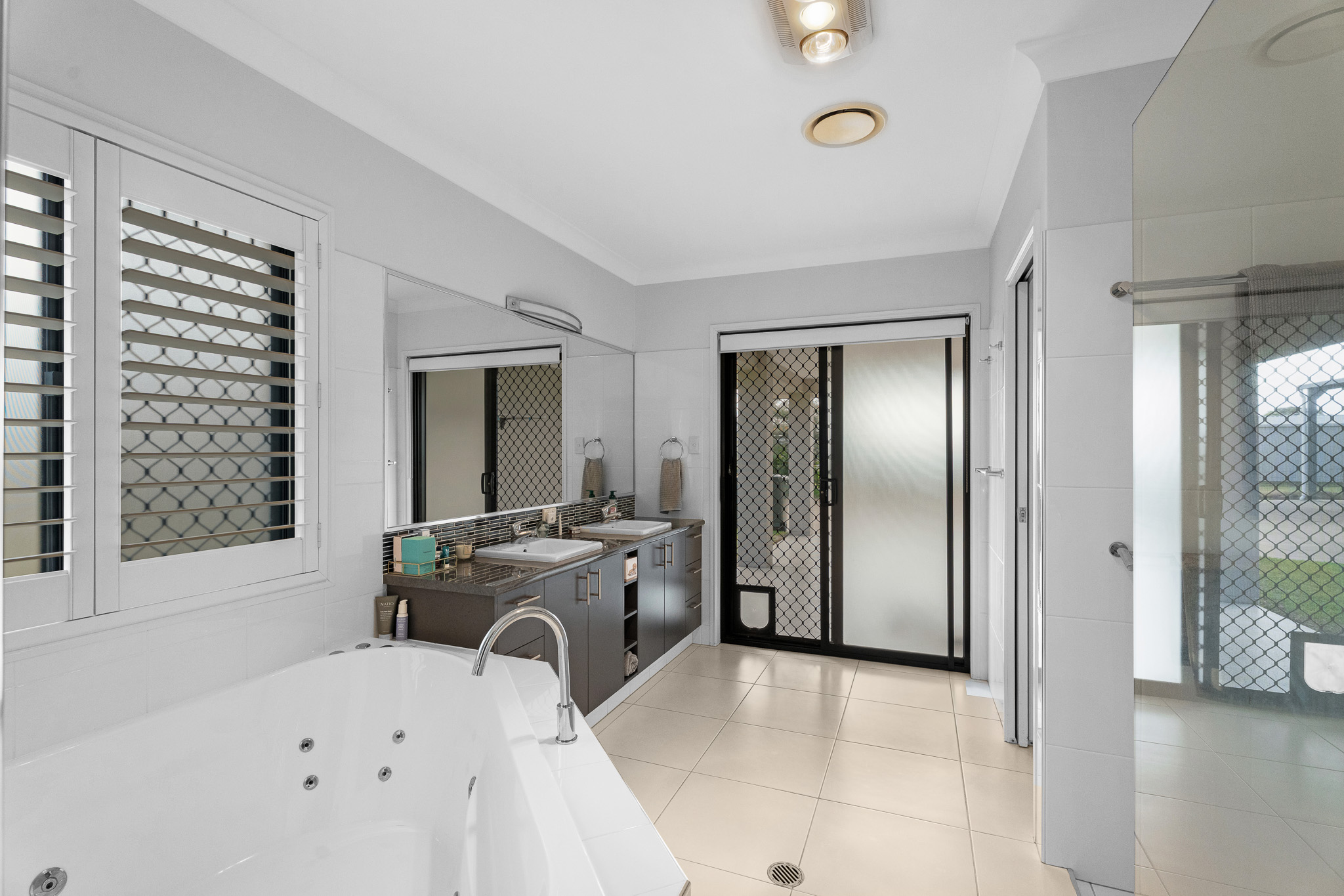 330 Moorabinda Drive, SUNSHINE ACRES, QLD 4655 AUS
