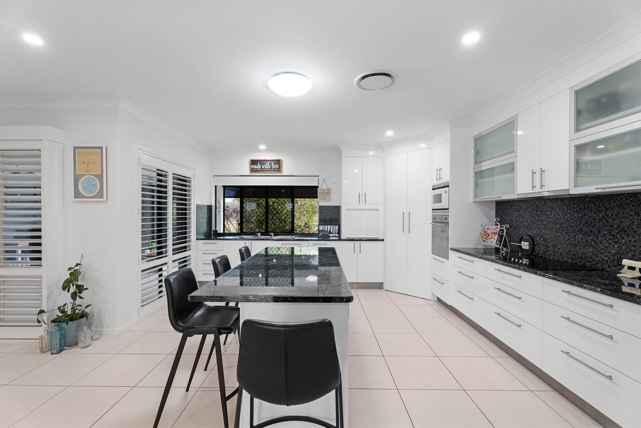 330 Moorabinda Drive, SUNSHINE ACRES, QLD 4655 AUS