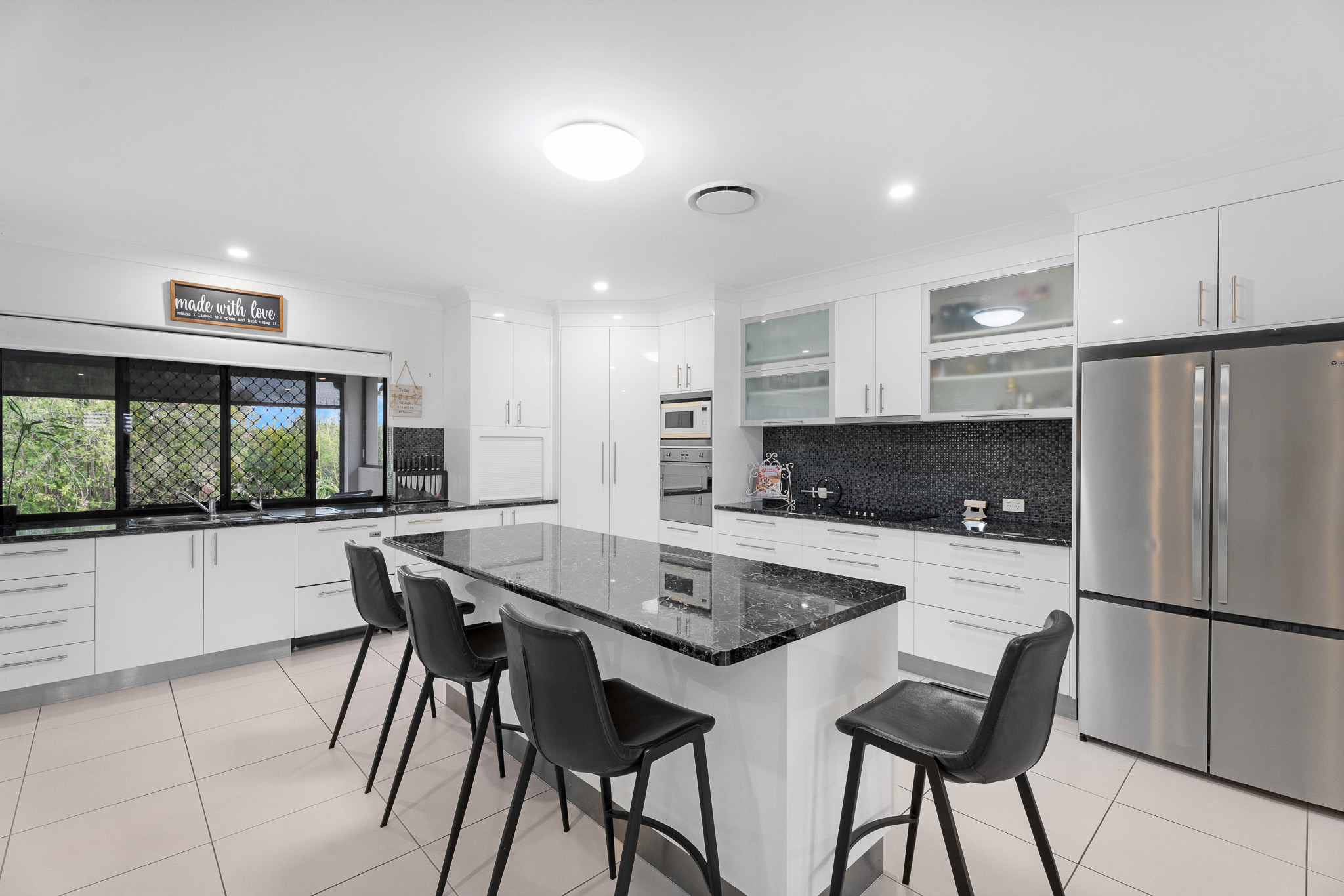 330 Moorabinda Drive, SUNSHINE ACRES, QLD 4655 AUS