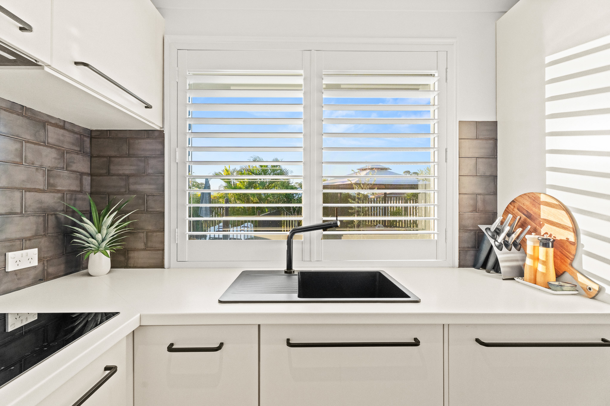 11 Lakeside Court, TORQUAY, QLD 4655 AUS
