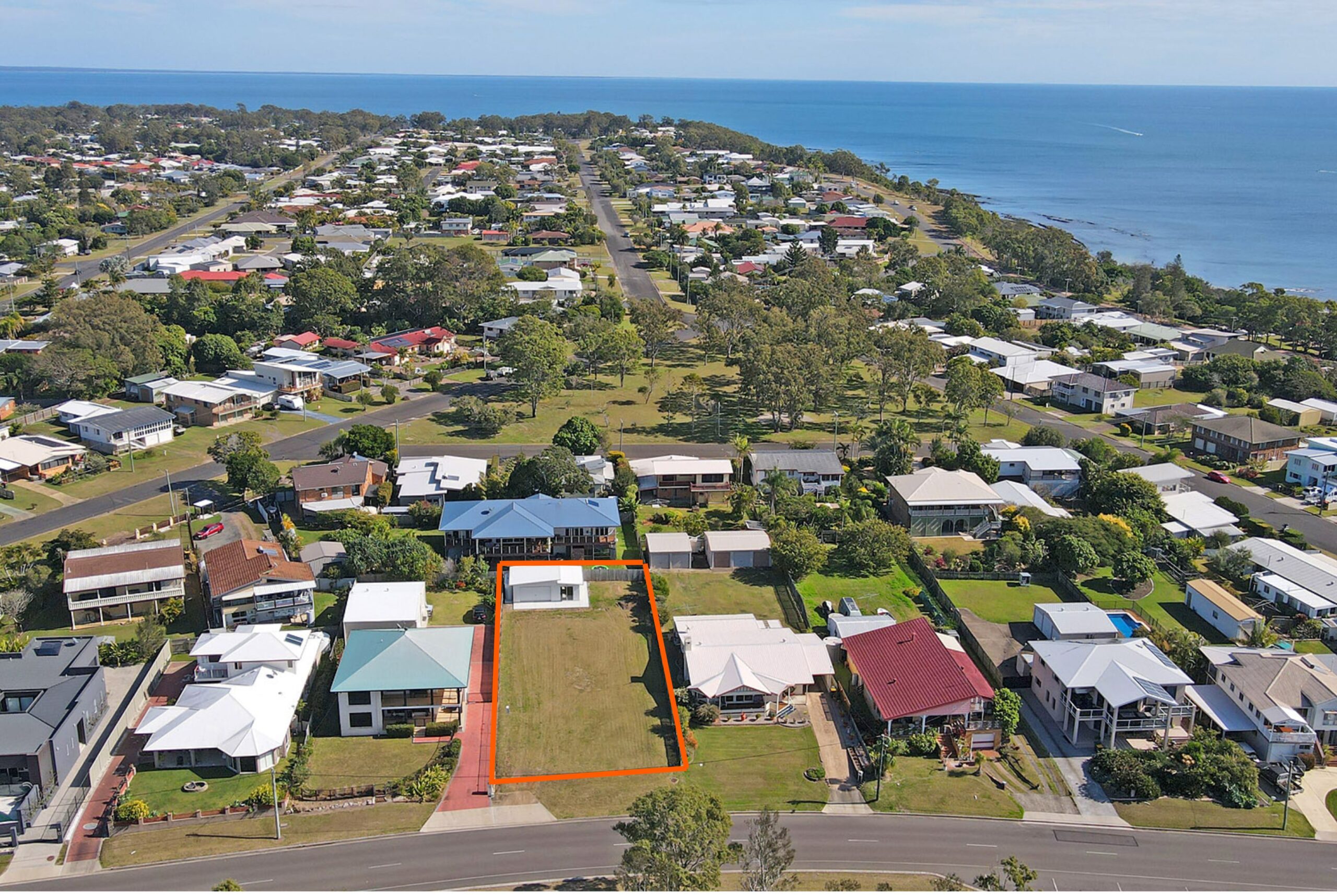 104 Esplanade, POINT VERNON, QLD 4655 AUS
