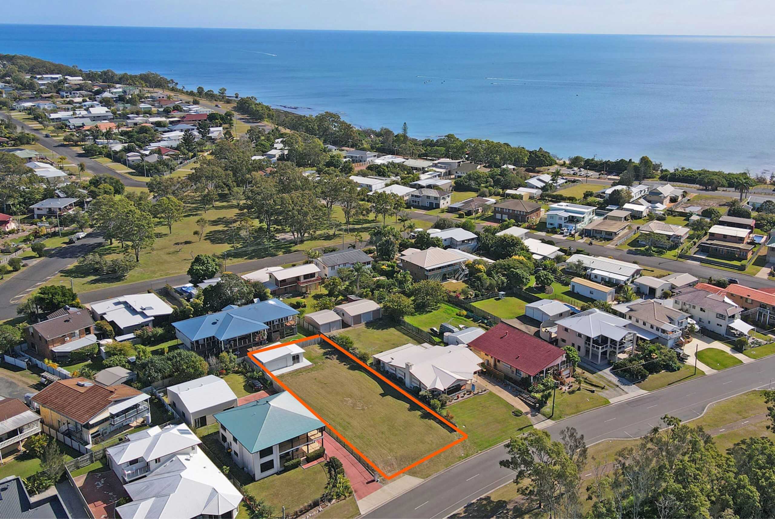 104 Esplanade, POINT VERNON, QLD 4655 AUS