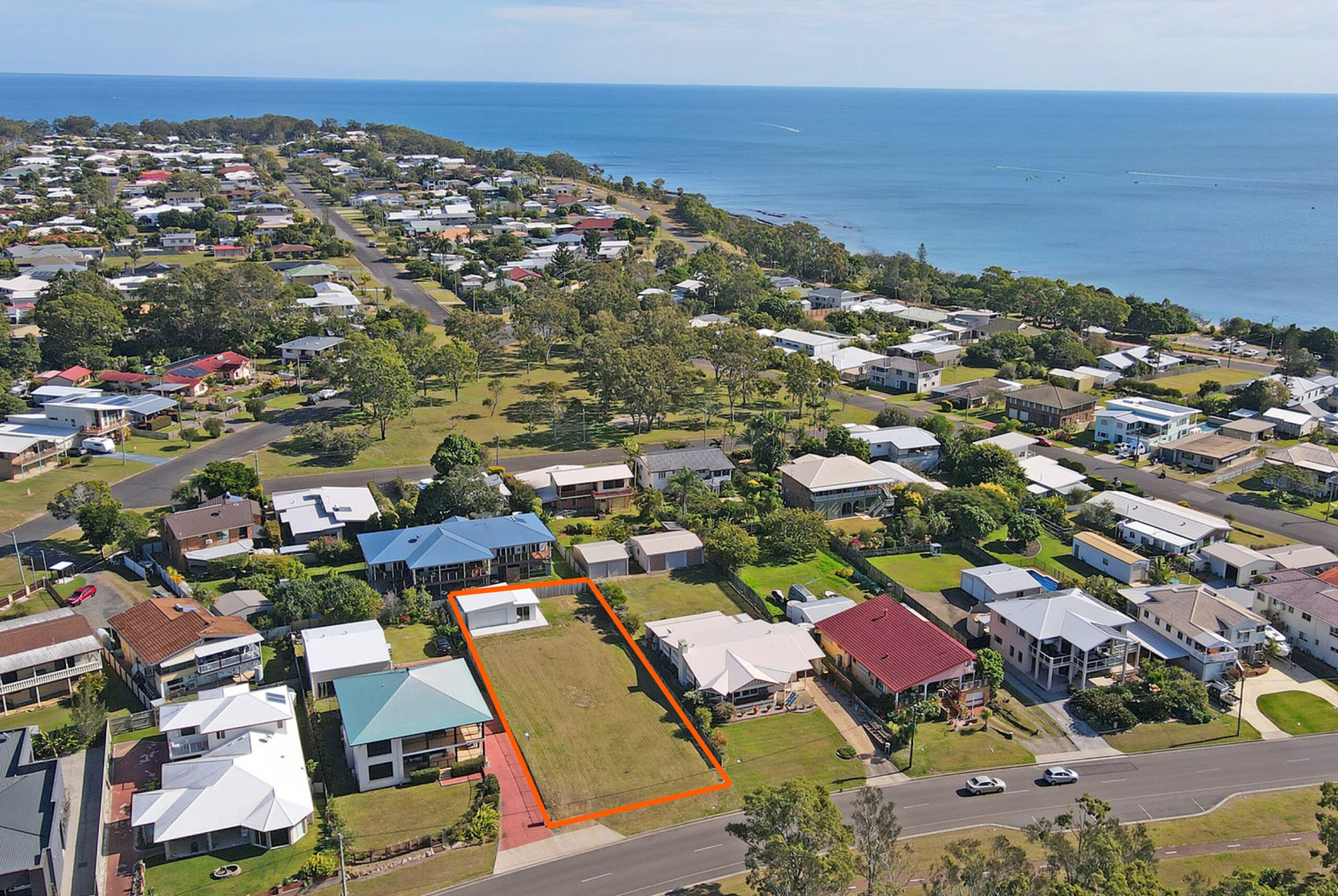 104 Esplanade, POINT VERNON, QLD 4655 AUS